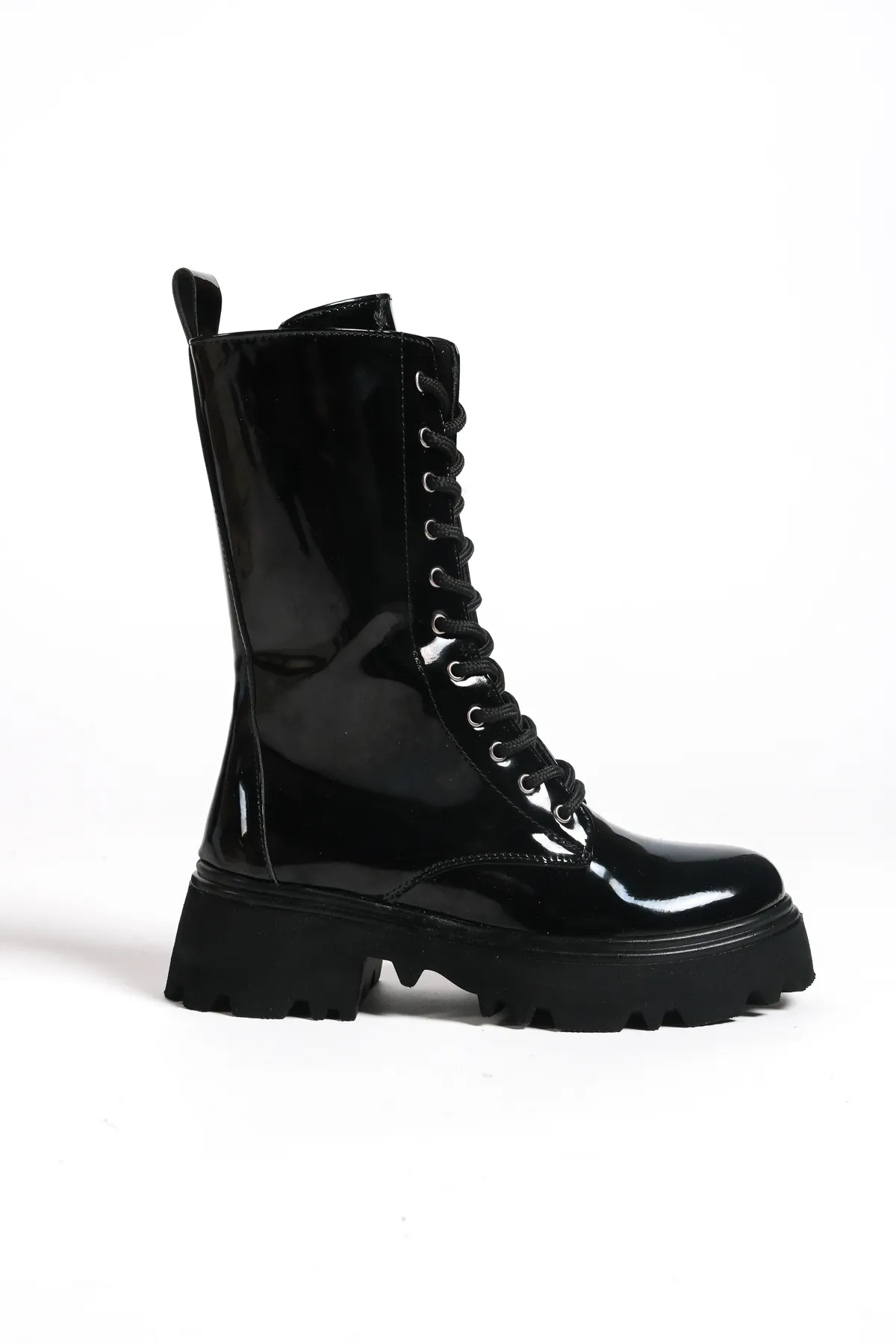 Capone Outfitters  Damenstiefel mit runder Zehenpartie und seitlichem Reißverschluss zum Schnüren mit Trak-Sohle
