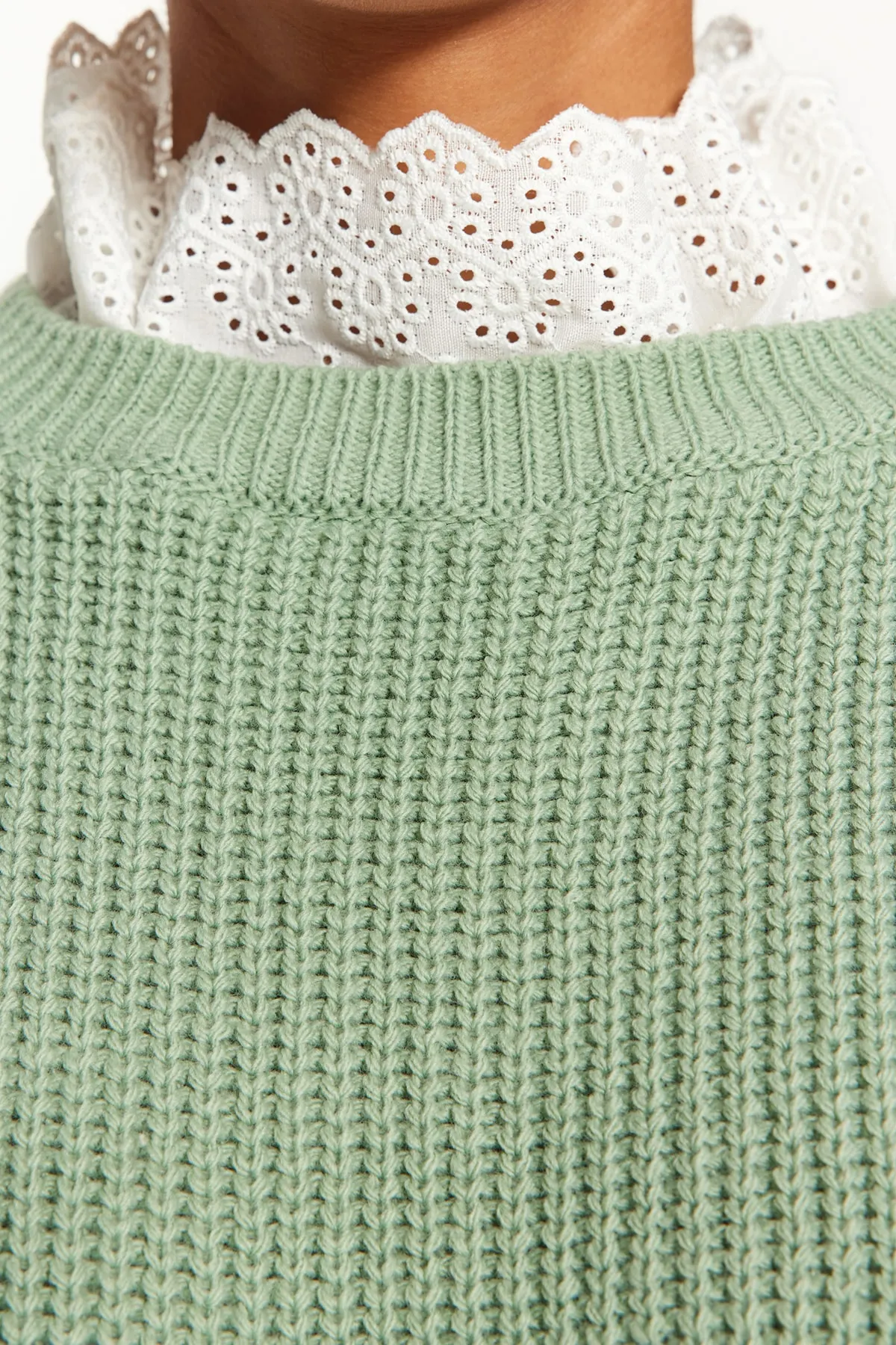 Trendyol Modest  Mintfarbener, detaillierter Selanik-Strickpullover aus Guipure-Spitze TCTAW24AK00126