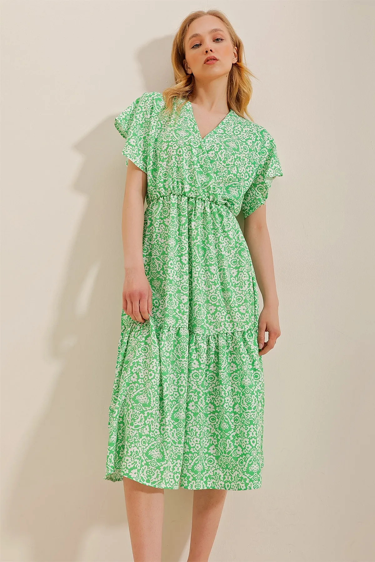 Trend Alaçatı Stili  Damenkleid aus apfelgrünem, zweireihigem Kragenrock mit Volant aus Viskose ALC-X4373