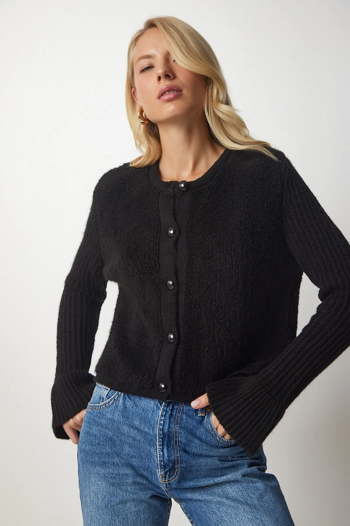 Happiness İstanbul  Schwarze Bouclé-Strickjacke mit Knöpfen für Damen YY00152