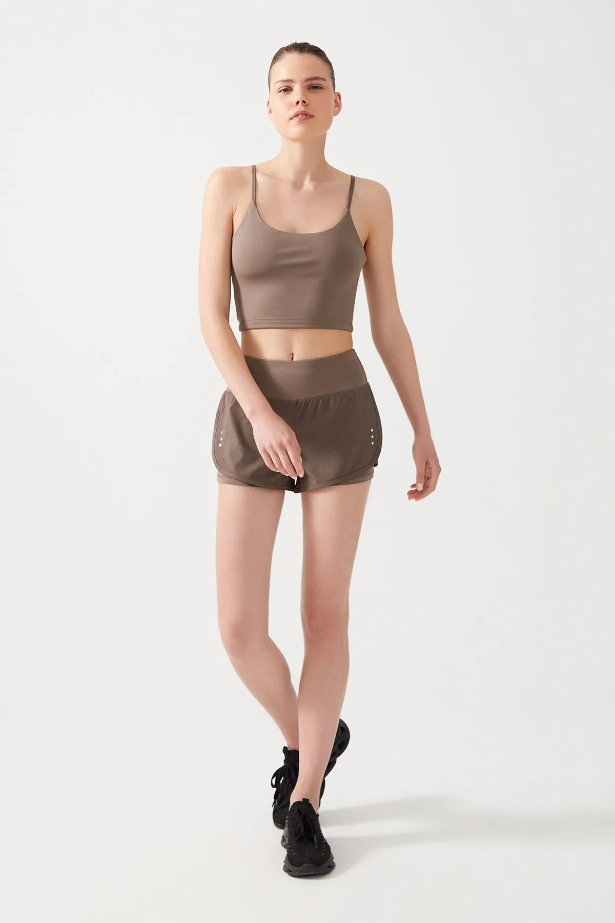 LOS OJOS  Khakifarbene 2-Lagen-Sportshorts für Damen – Strumpfhose mit Shorts 2in1