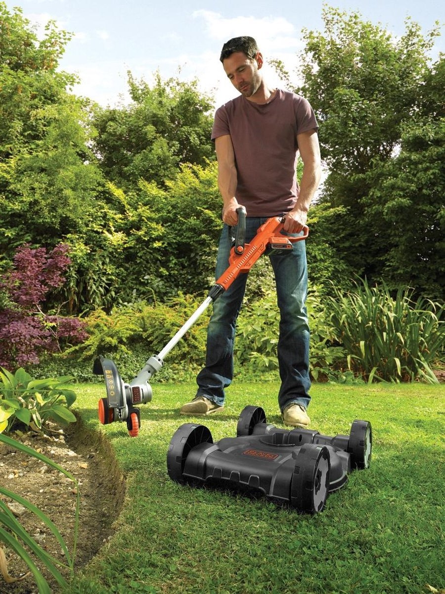 Black & Decker STC1820CM-QW Grastrimmer 3-i-1 18 Volt 2,0 Ah Li-ion en lader
