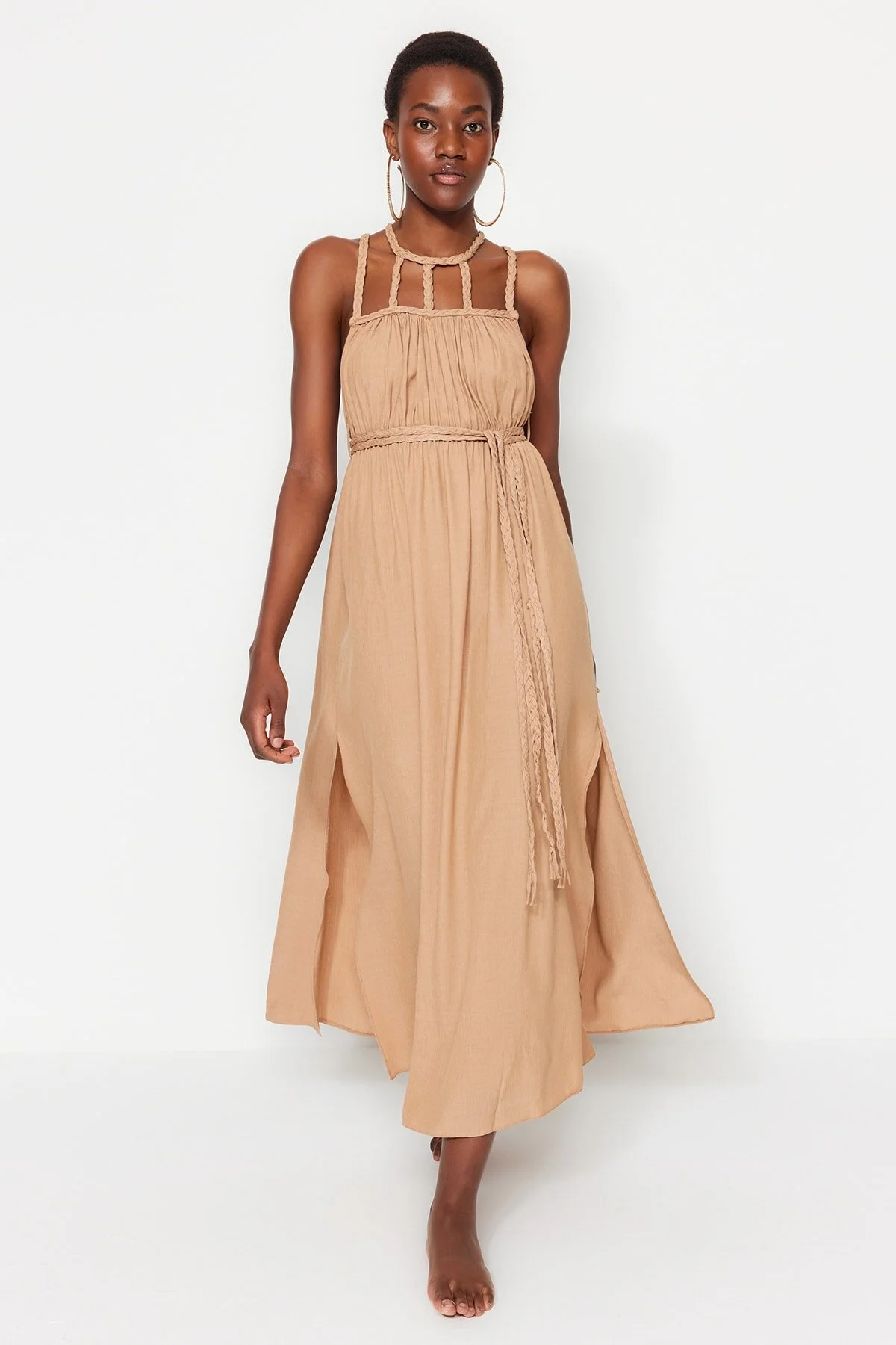 Trendyol Collection  Braunes, gewebtes Maxi-Strandkleid zum Binden aus 100 % Baumwolle mit Gürtel TBESS23EL00070