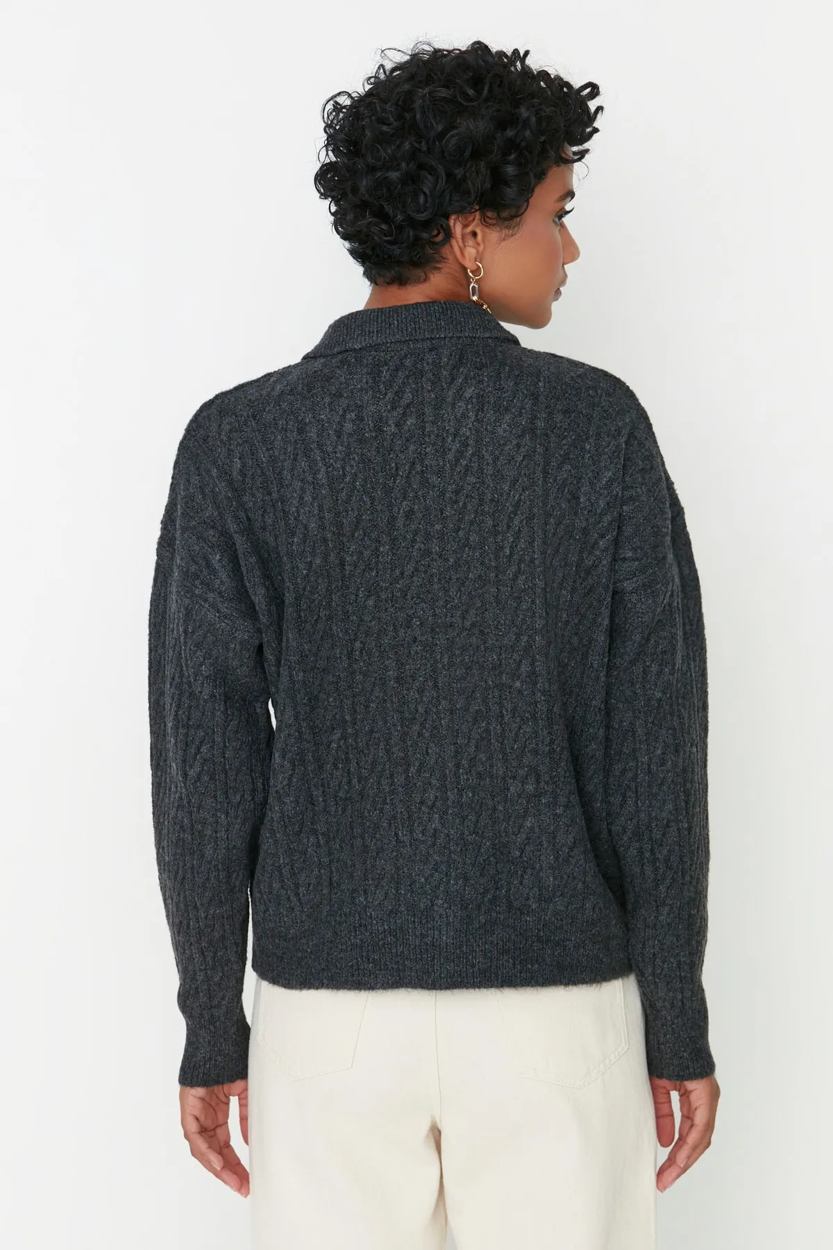 Trendyol Collection  Anthrazitfarbener, weicher, strukturierter Strickpullover mit weiter Passform TWOAW21KZ2635
