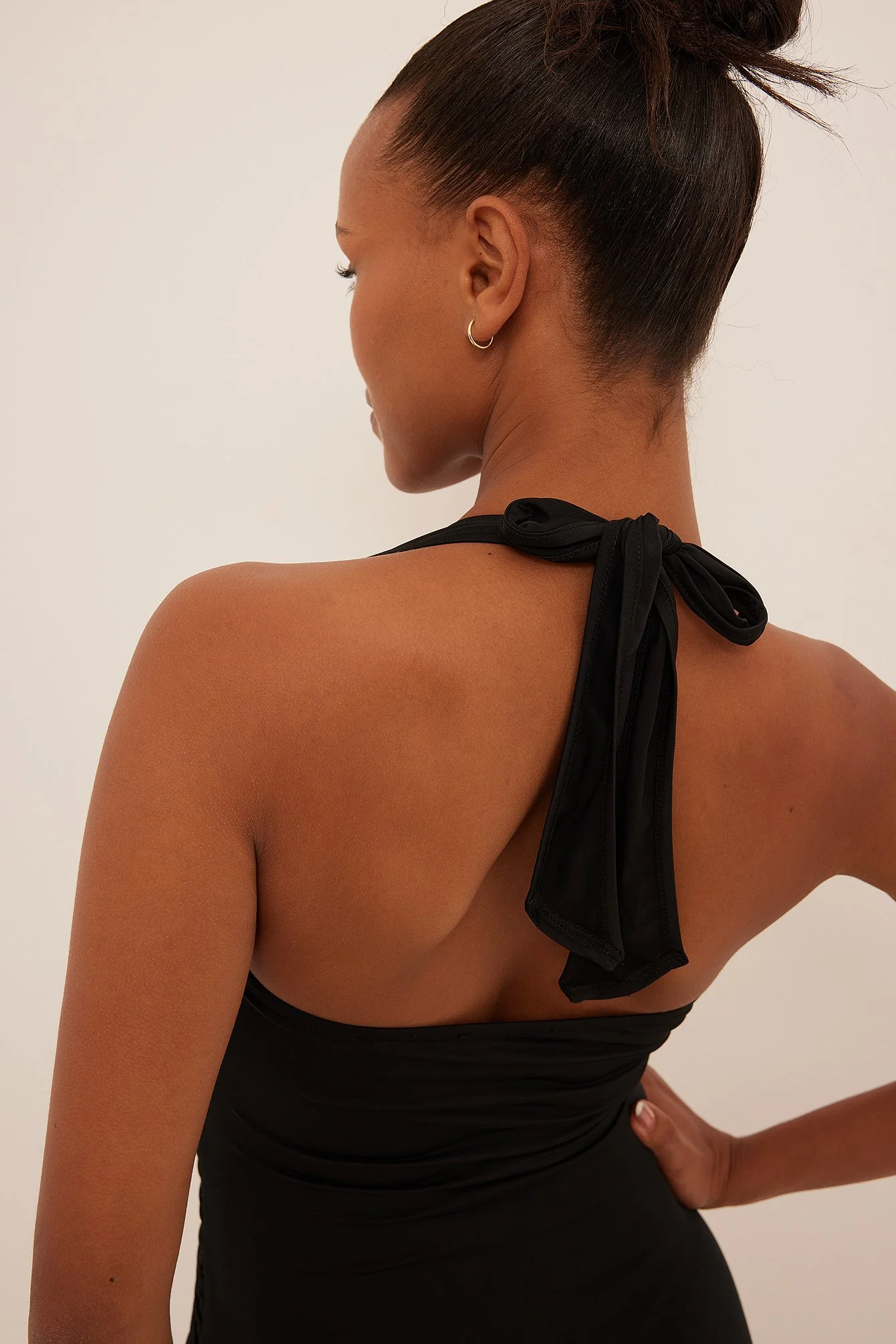 Mini-Kleid mit überlappendem Neckholder