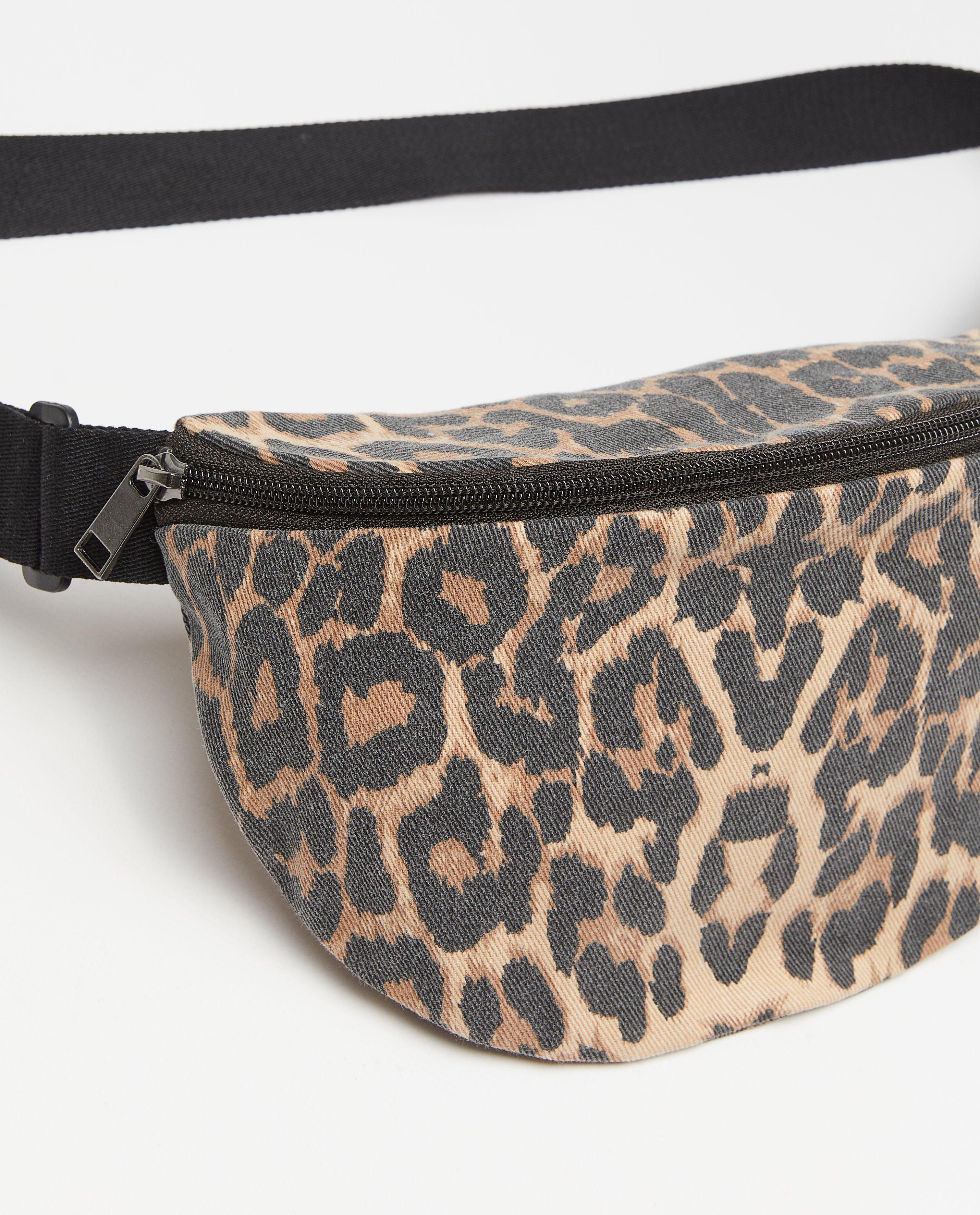 Sora Axelväska med leopardmönster brun