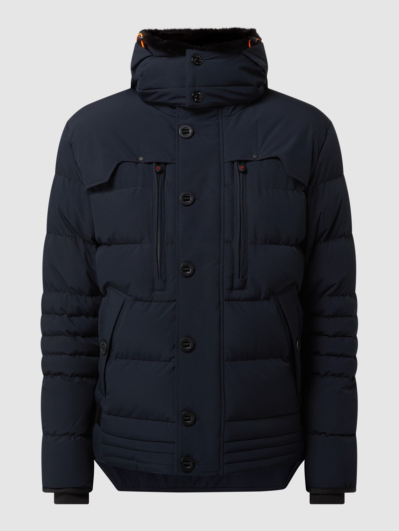 Steppjacke mit Label-Patch in marineblau