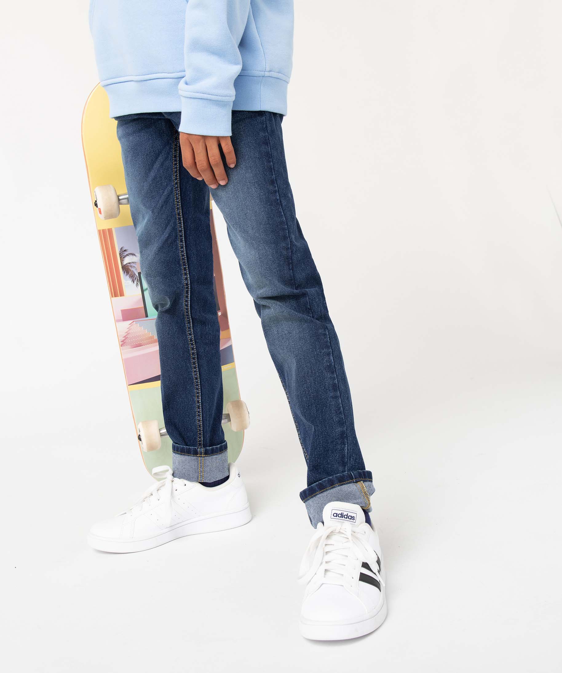 Jean Garçon coupe slim avec plis sur les hanches stone | GEMO