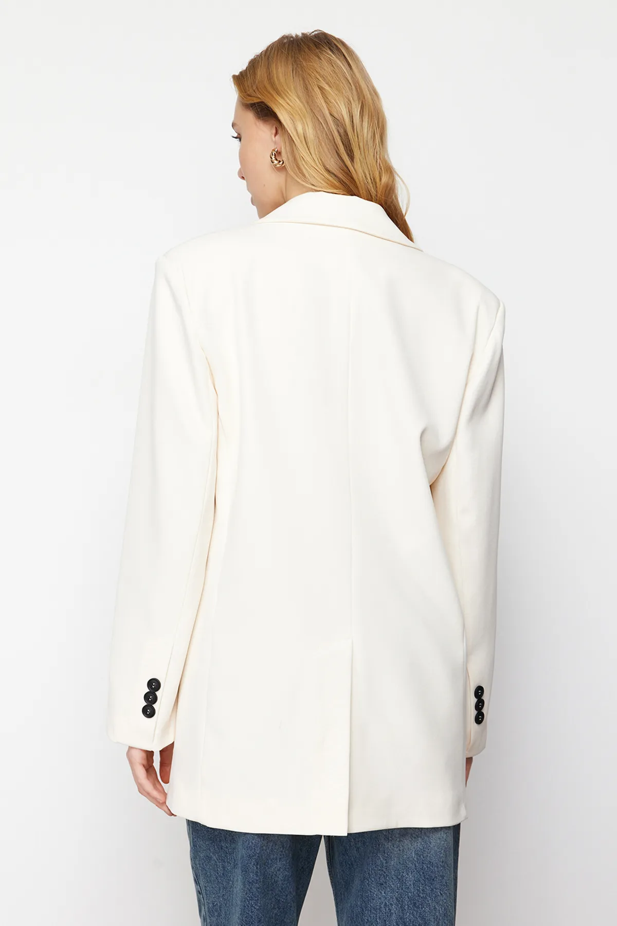 Trendyol Collection  Ecrufarbener, übergroßer, gewebter Basic-Blazer TWOSS24BC00029