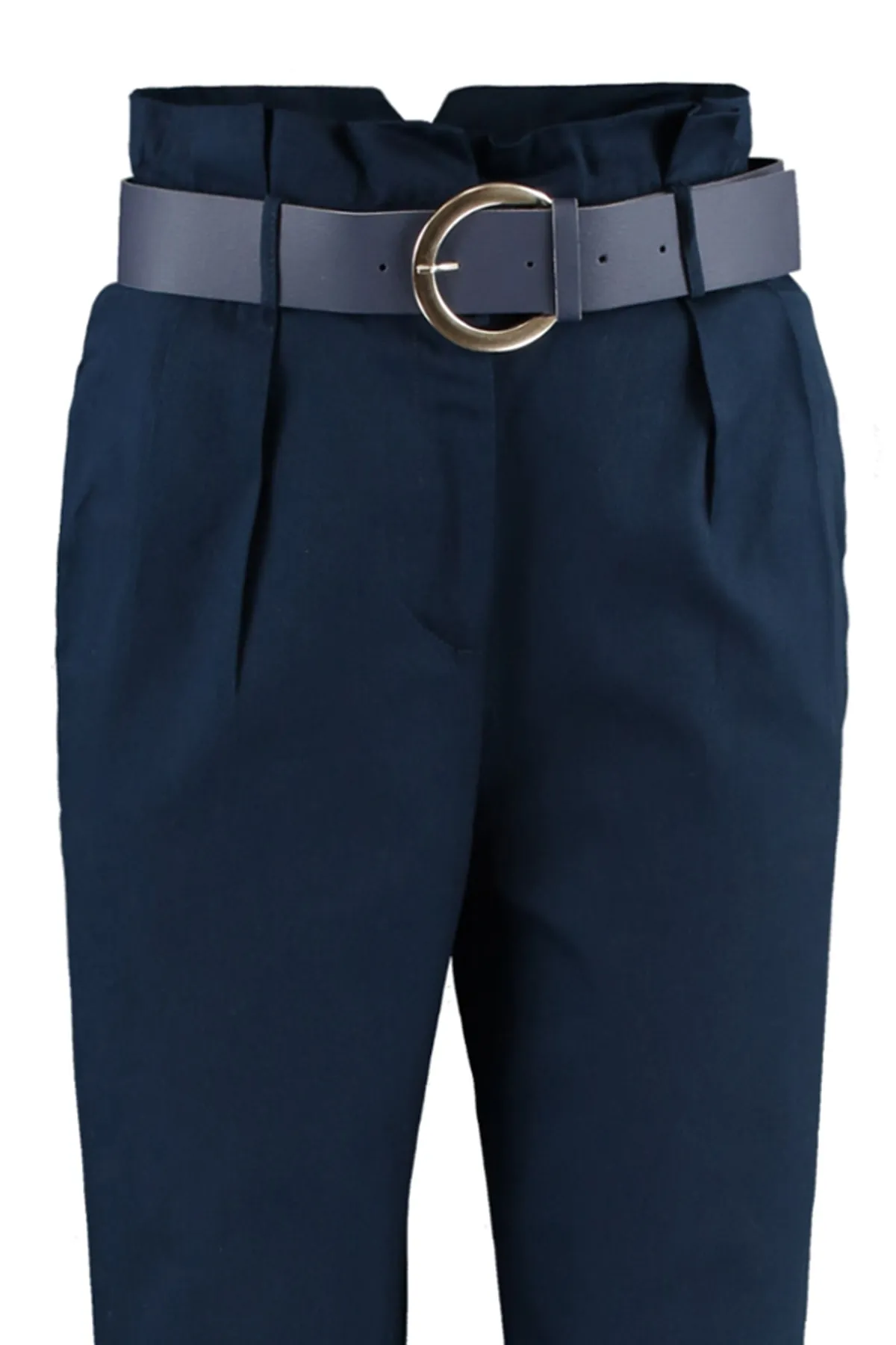 Trendyol Collection  Marineblaue, karottengewebte Hose mit Gürtel TWOSS20PL0016