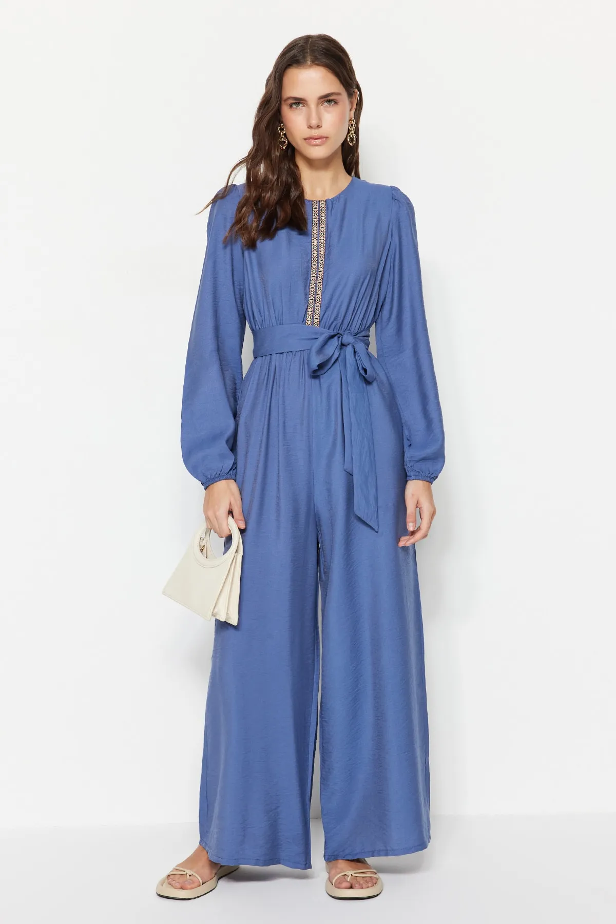 Trendyol Modest  Indigofarbener, gewebter Overall mit weitem Bein und Gürtel und Streifendetails TCTSS23TL00012