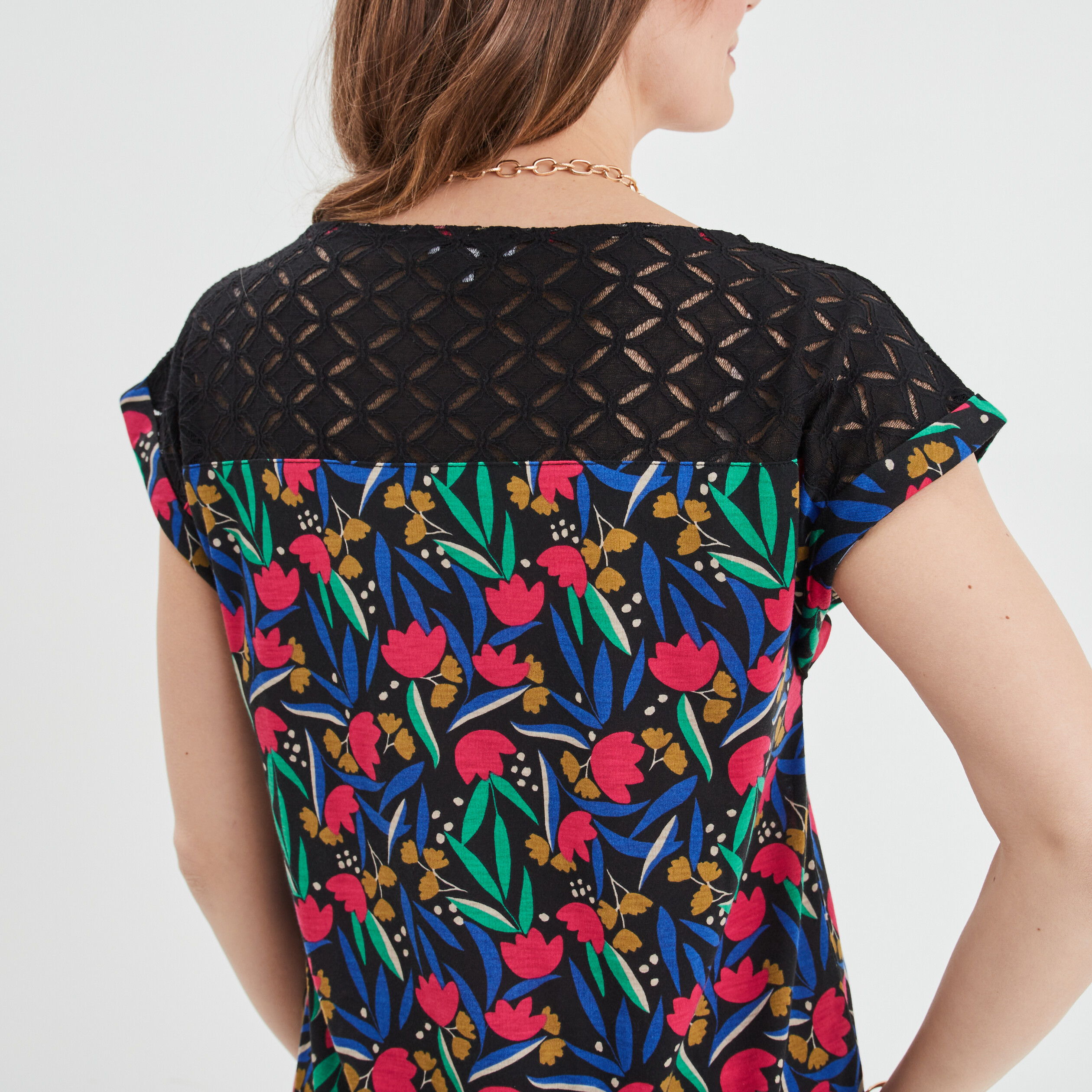 T-shirt dentelle épaules et dos noir femme | La Halle