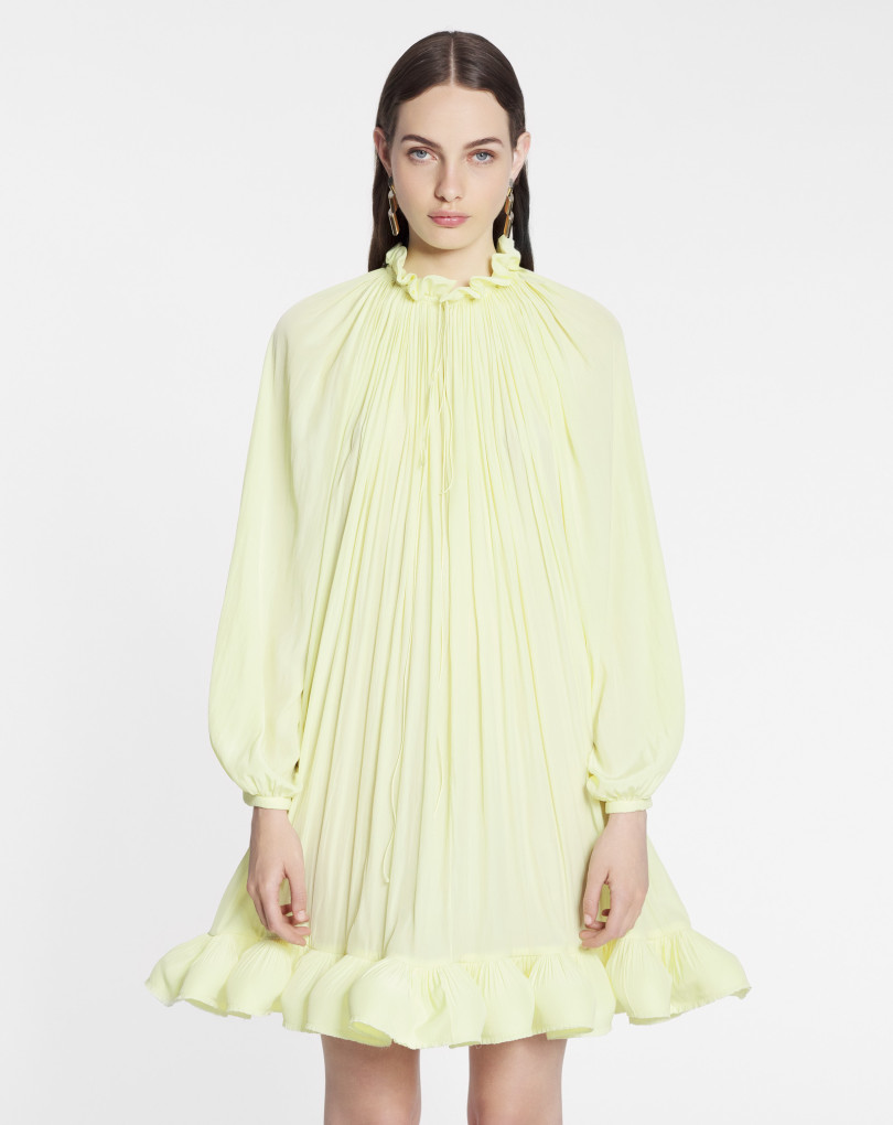MINI ROBE À MANCHES LONGUES AVEC VOLANTS EN CHARMEUSE