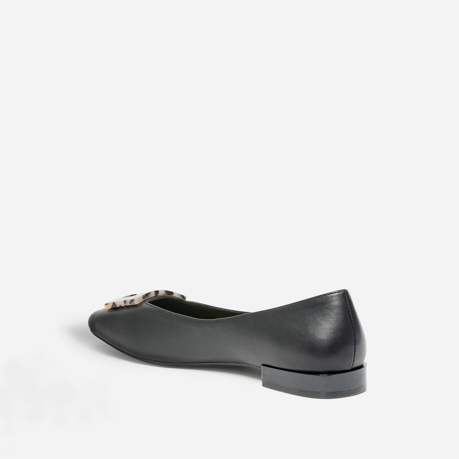 Ballerine noire avec décor écailles
