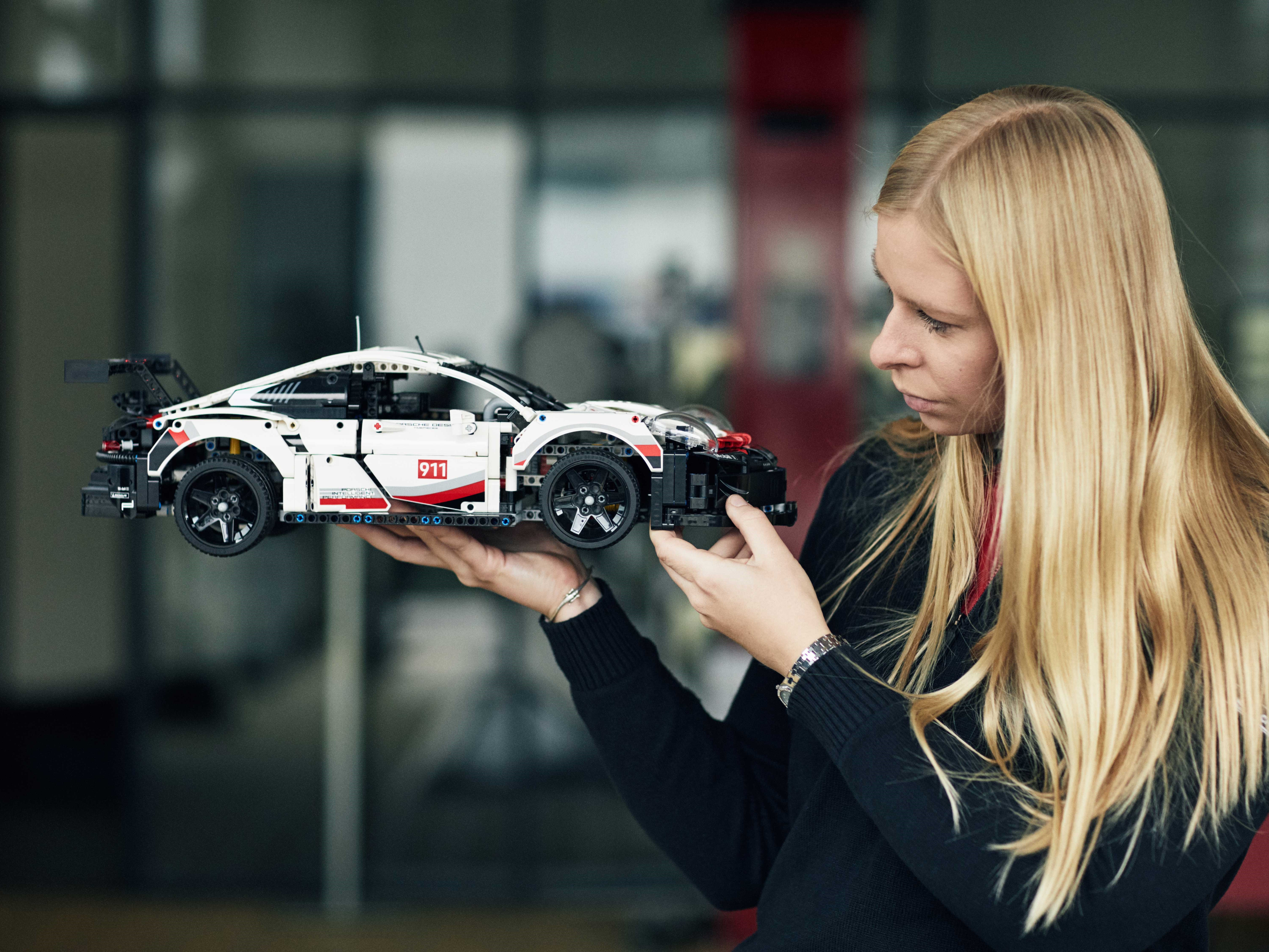 Porsche 911 RSR 42096