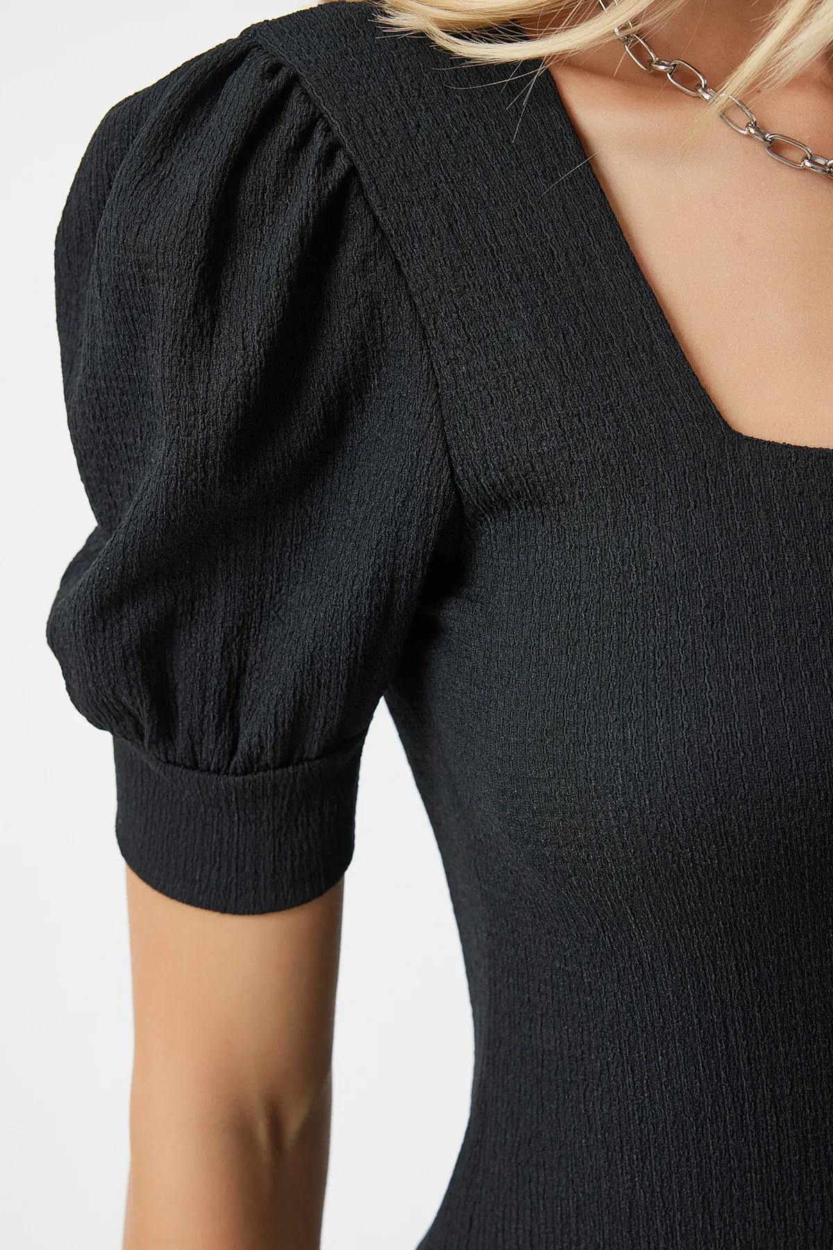 Happiness İstanbul  Schwarze Strickbluse mit quadratischem Kragen und Ballonärmeln für Damen DD01051