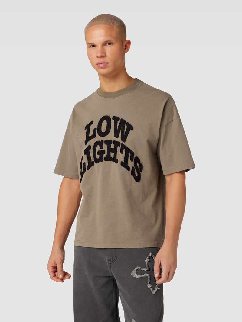 T-Shirt mit Label-Stitching und überschnittenen Schultern in anthrazit