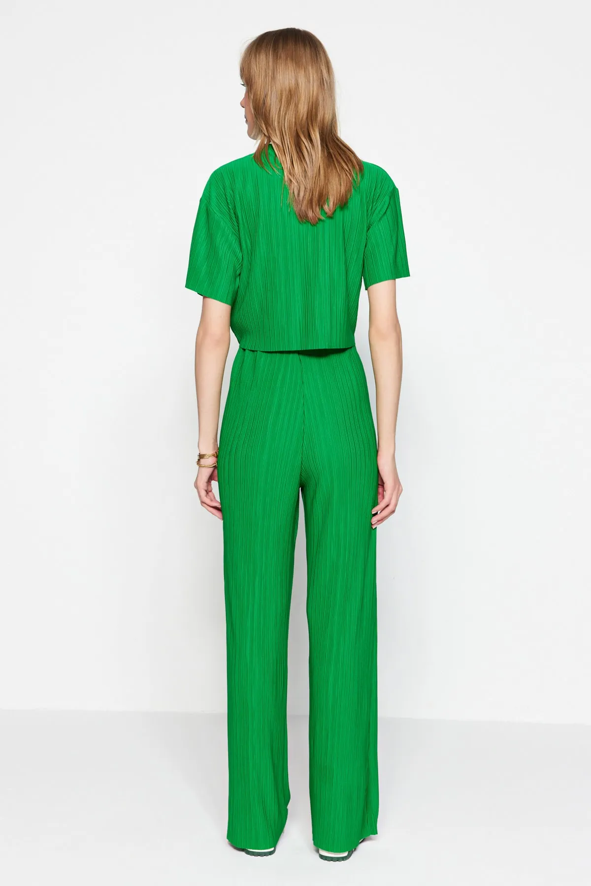 Trendyol Collection  Grüne plissierte Hose mit weitem Bein/locker geschnittener Strickhose mit hoher Taille TWOSS23PL00042