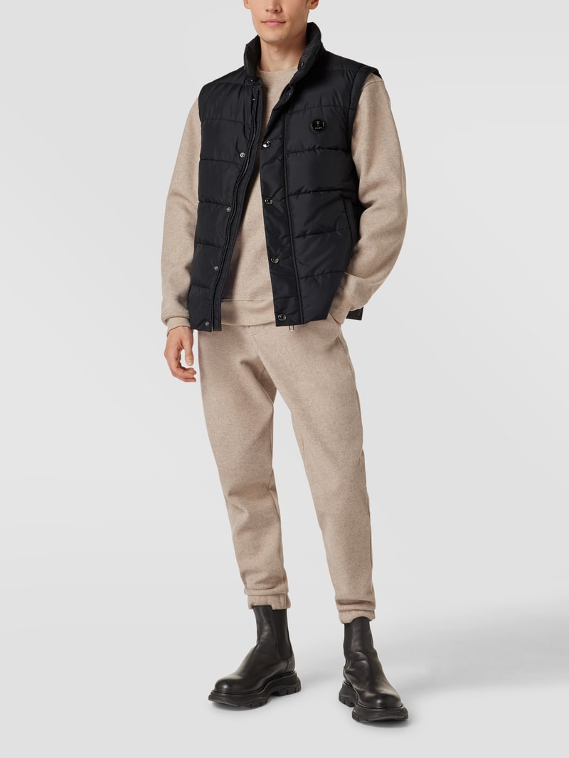 Steppweste mit Label-Patch in schwarz