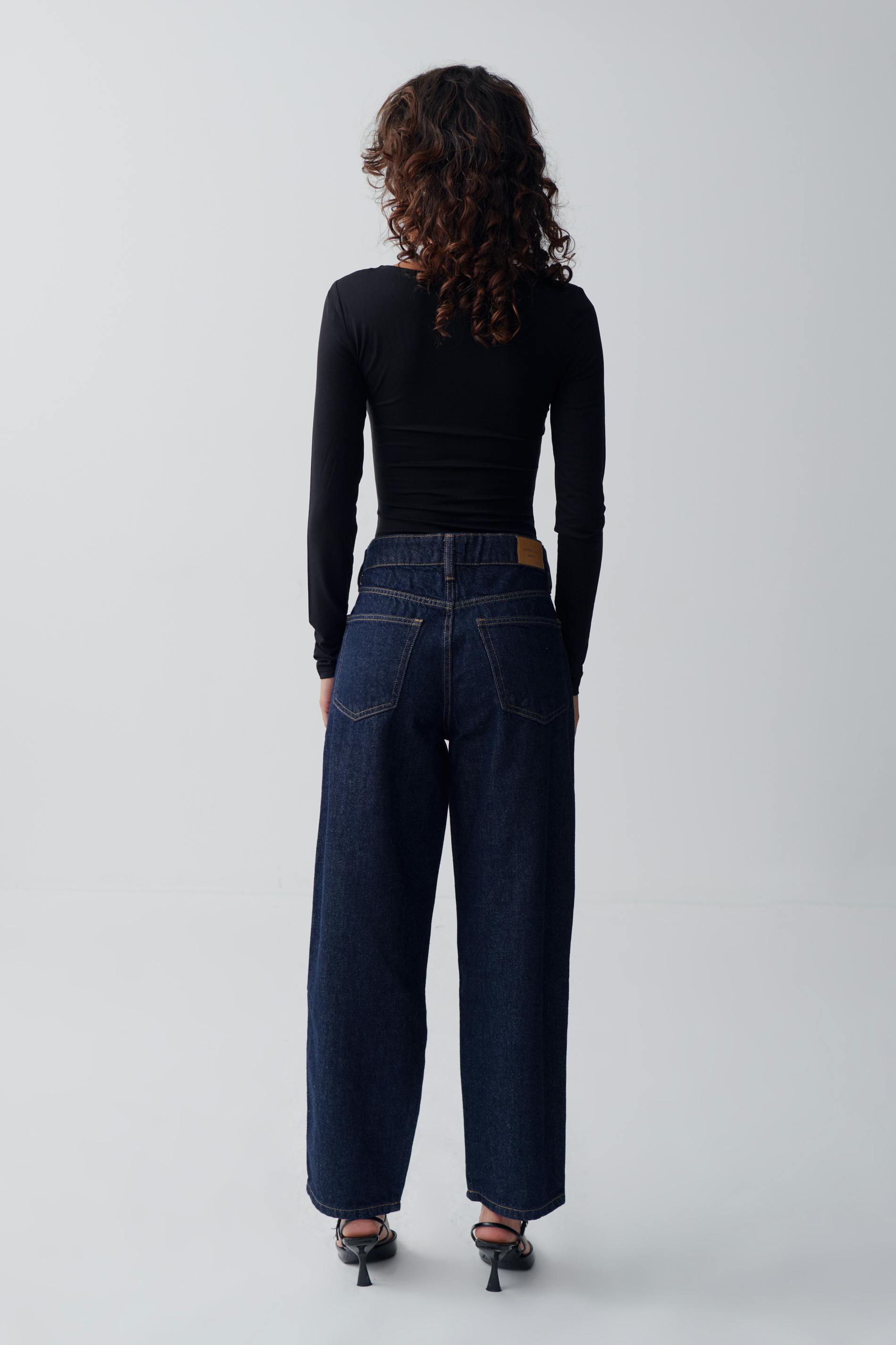 Barrel jeans
