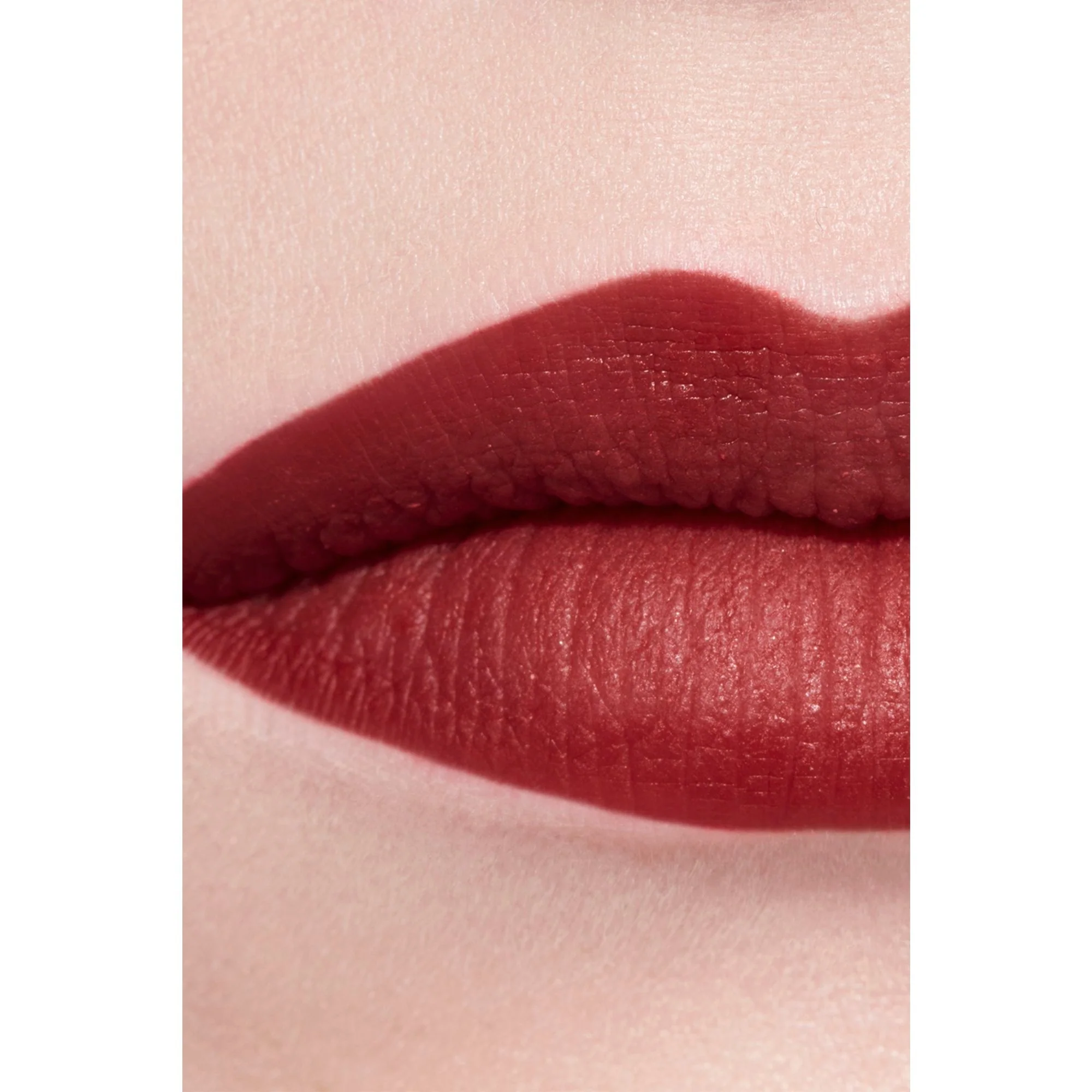 ROUGE ALLURE VELVET - VALOISA SAMETTIMAINEN HUULIPUNA