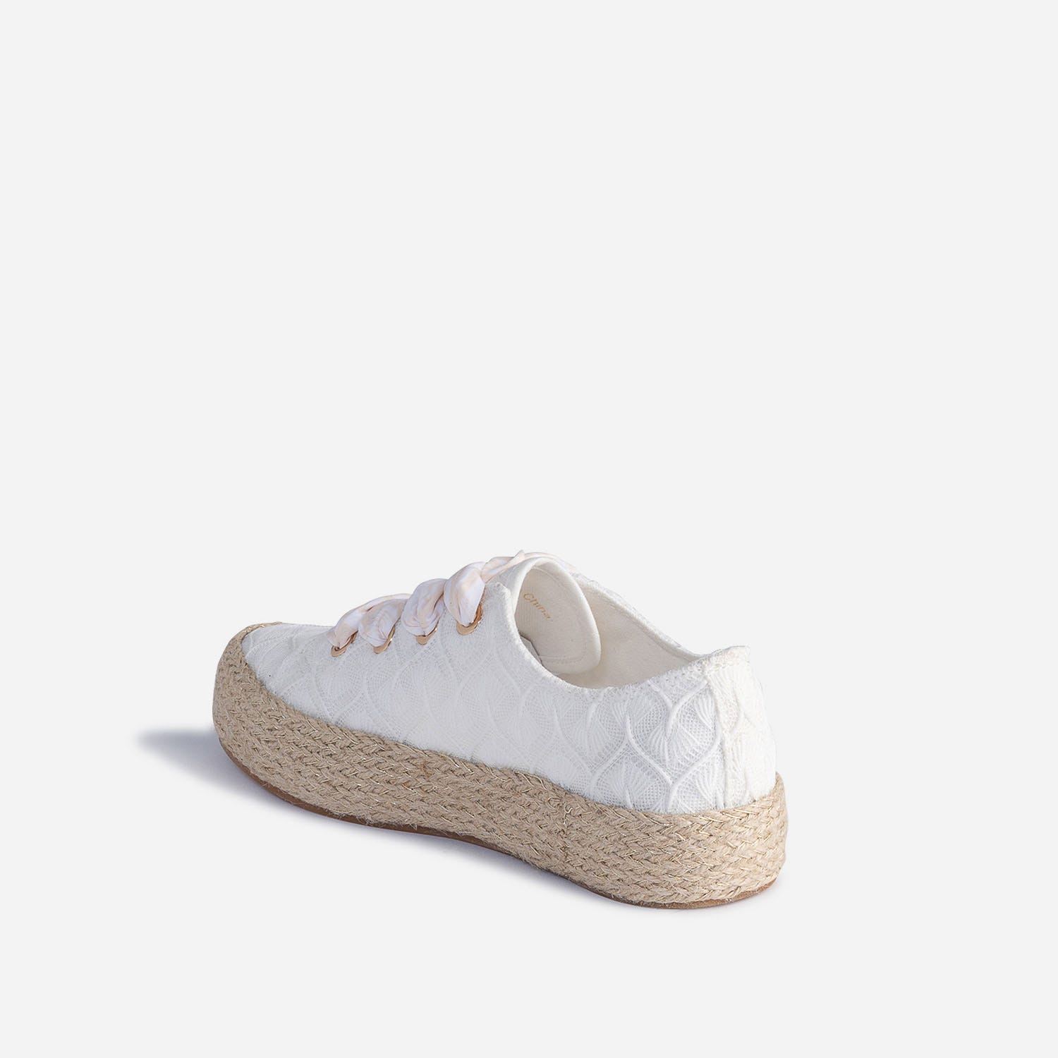 Tennis blanche brodée dentelle éco-conçue
