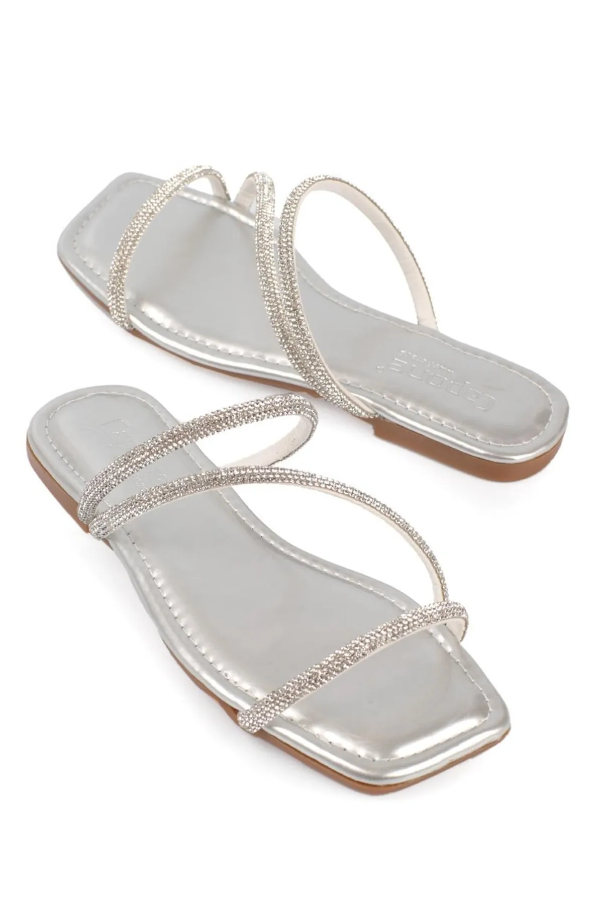 Capone Outfitters  Capone Stoned 3-Striped Flat Heel Quilted Silver Damenhausschuhe
