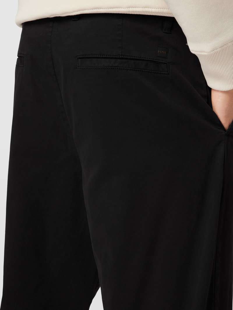 Chino mit Label-Patch Modell 'Statum' in schwarz