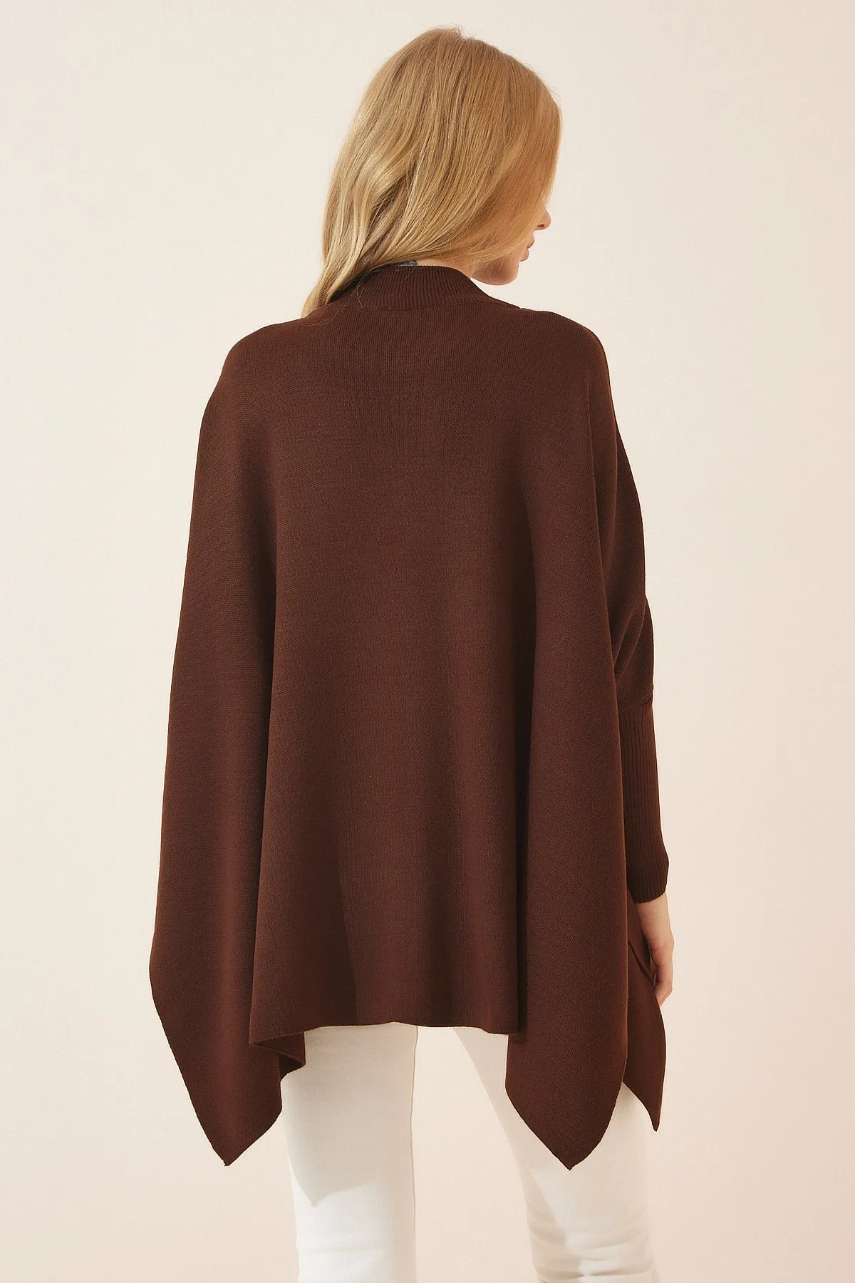 Happiness İstanbul  Brauner Oversize-Poncho-Pullover mit Seitenschlitz für Damen YY00005