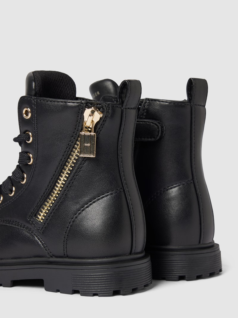 Boots mit Reißverschluss Modell 'KETA' in schwarz