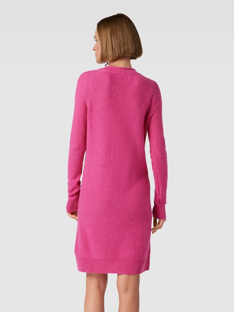 Knielanges Strickkleid mit geripptem Rundhalsausschnitt in fuchsia
