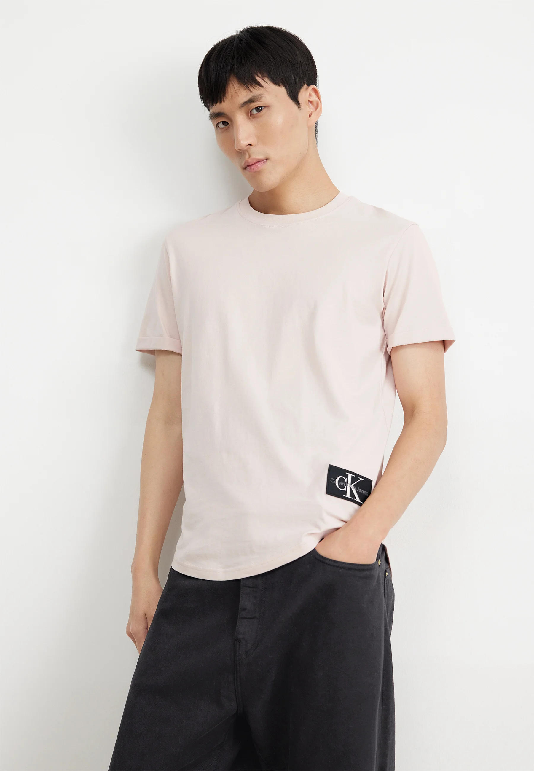 Calvin Klein Jeans BADGE TURN UP SLEEVE - Camiseta básica