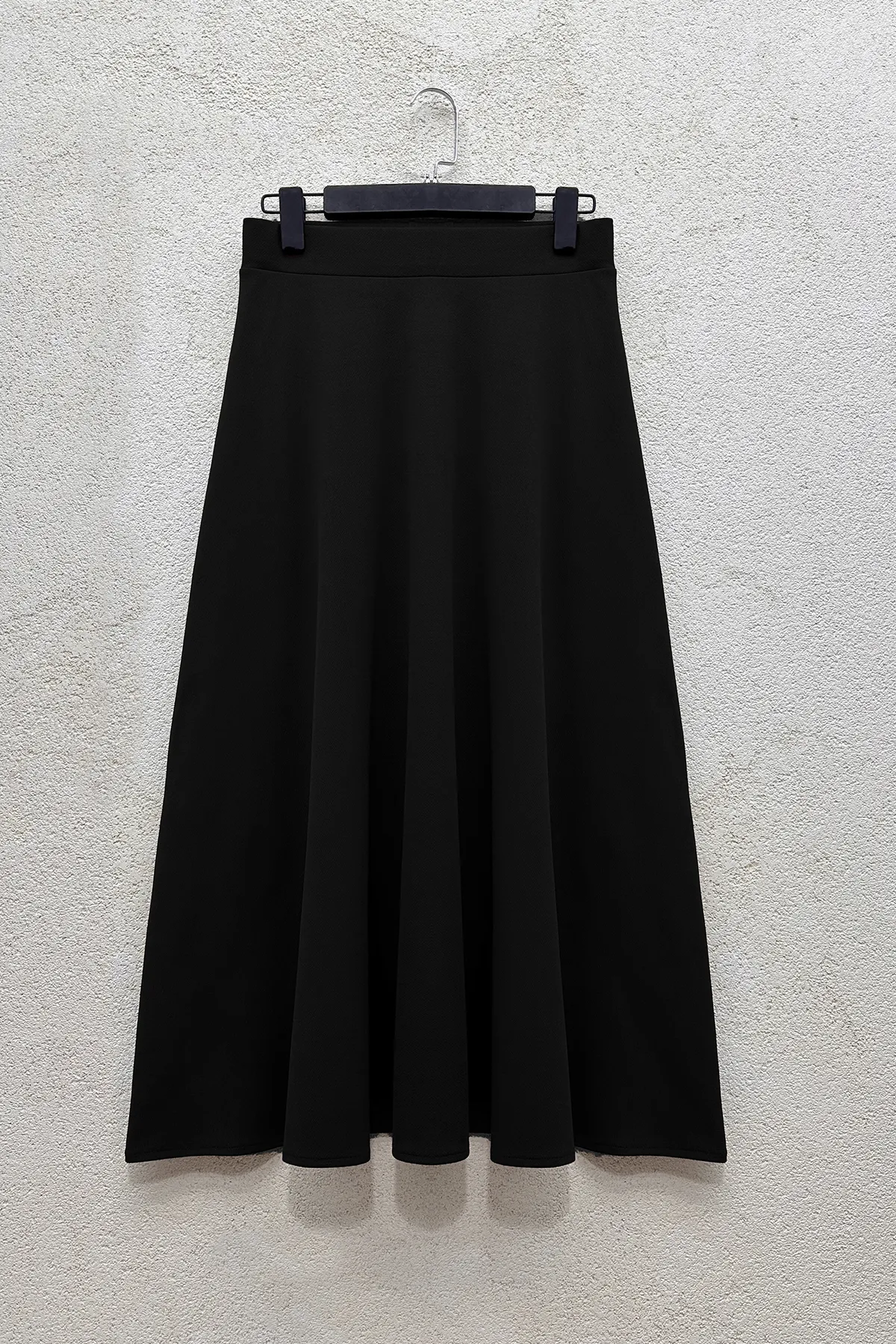 MODAQU  Kilos A-Linien-Rock aus Lycra-Kreppstoff - Schwarz