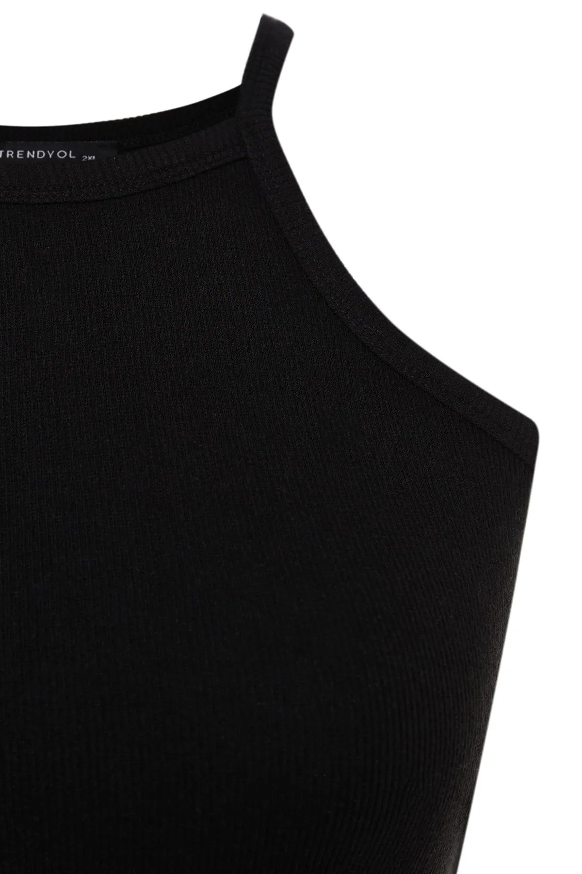 Trendyol Curve  Schwarzes Basic-Strick-Tanktop mit Neckholder-Kragen TBBSS23CV00000