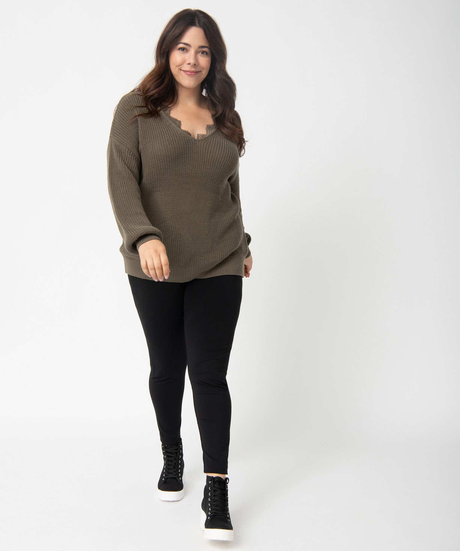 Pull femme grande taille avec décolleté V en dentelle kaki | GEMO