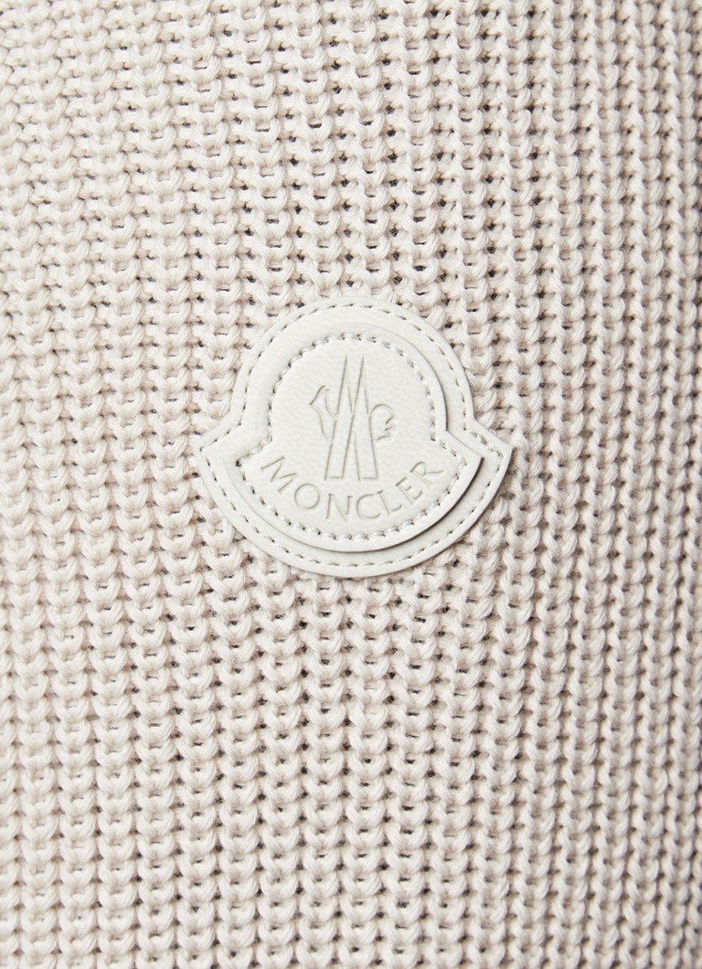 Cardigan Moncler tricotat gros cu cusături în față și logo
