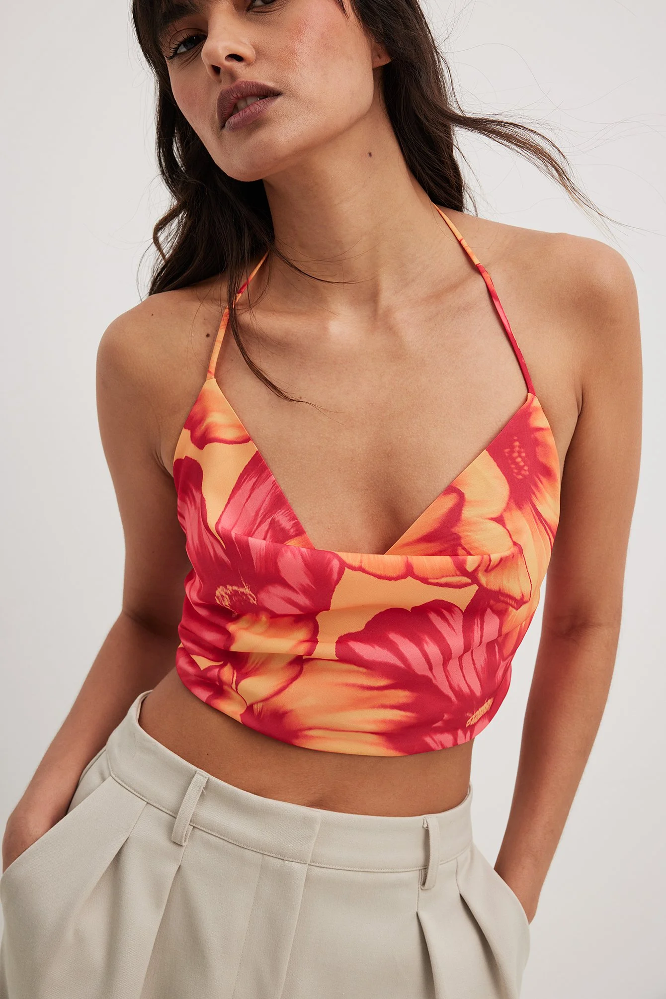 Neckholder-Top mit Wasserfallausschnitt