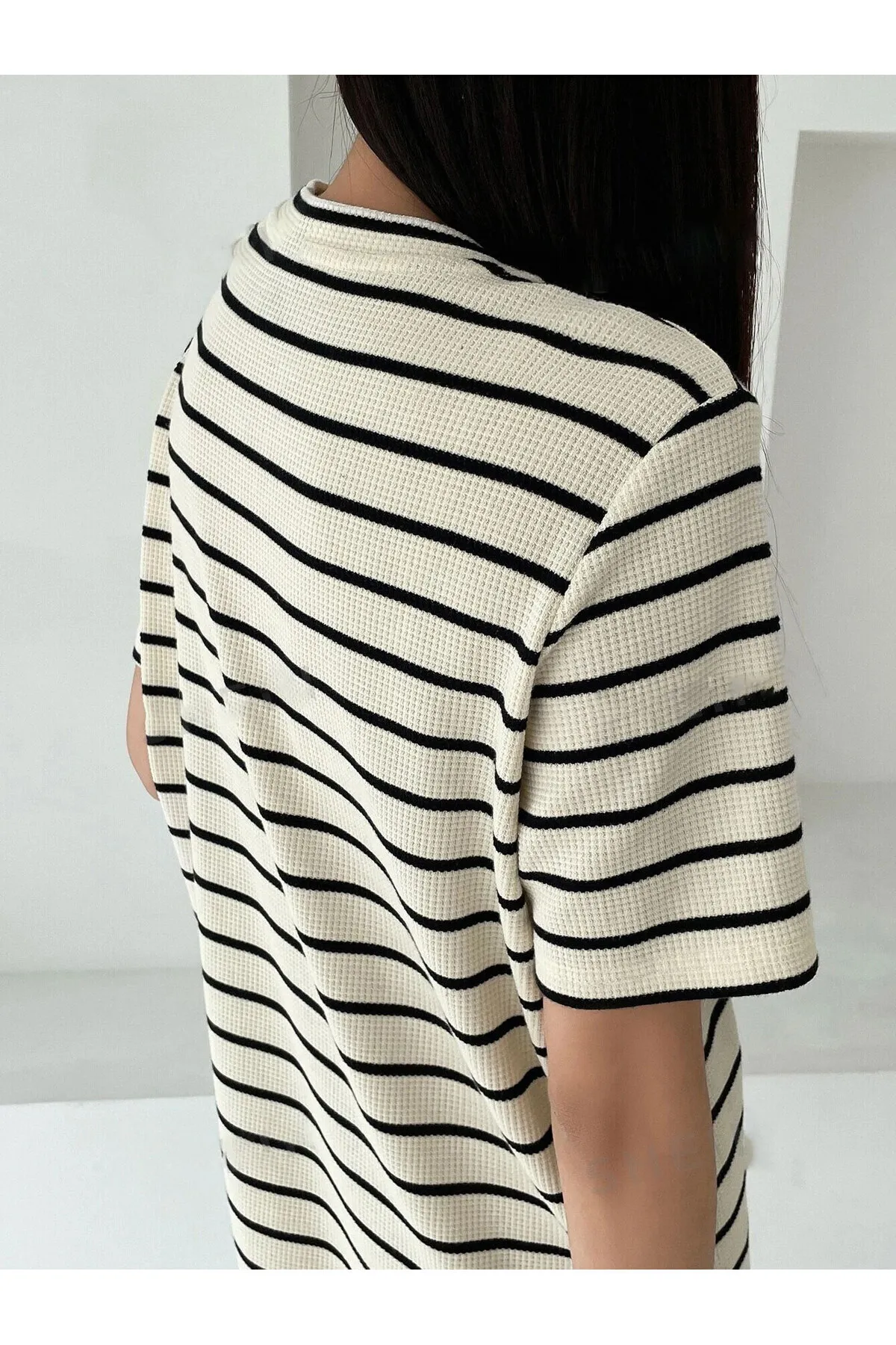 Know  Weiß-schwarz gestreiftes gemustertes Seersucker-Kleid