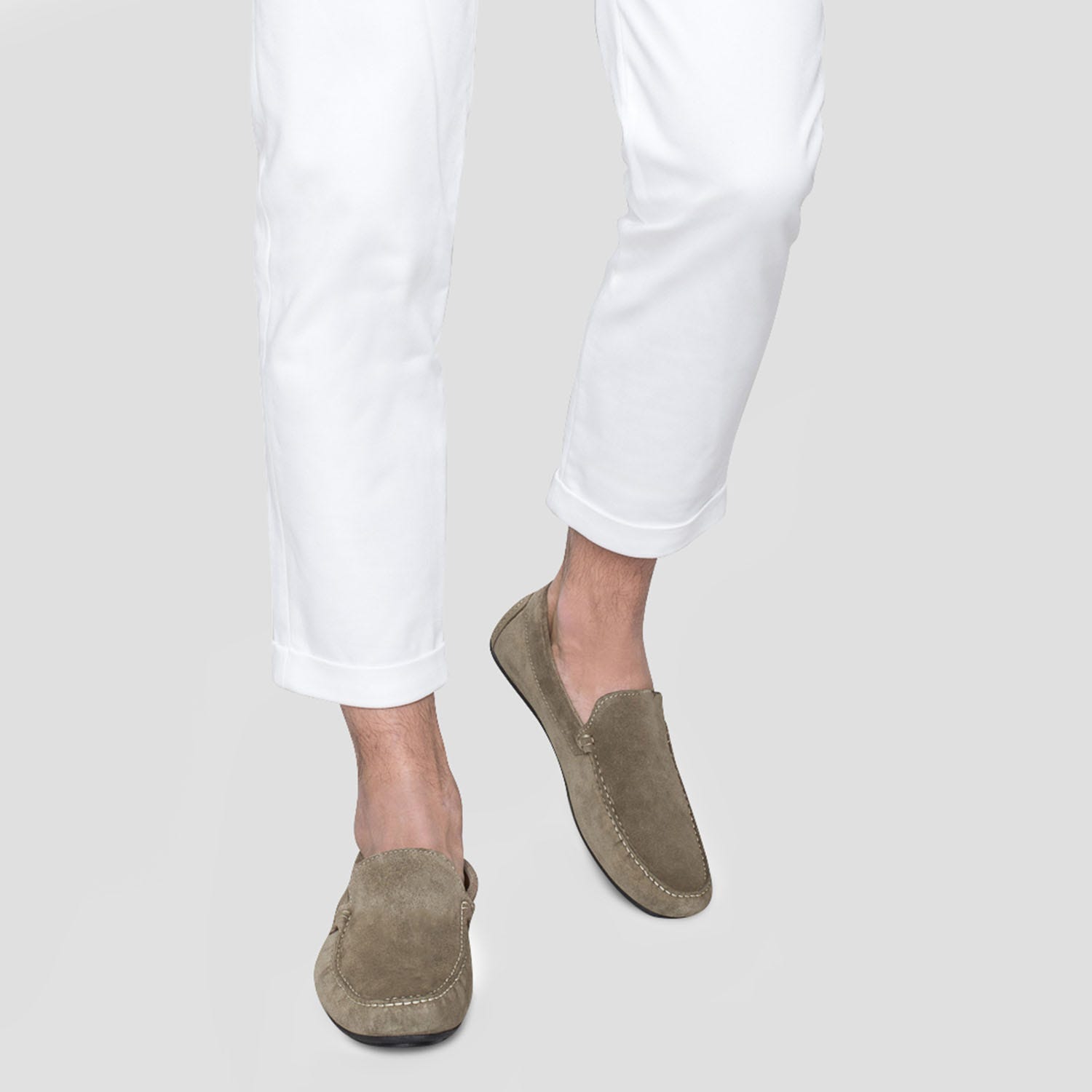 Mocassin taupe en cuir velours