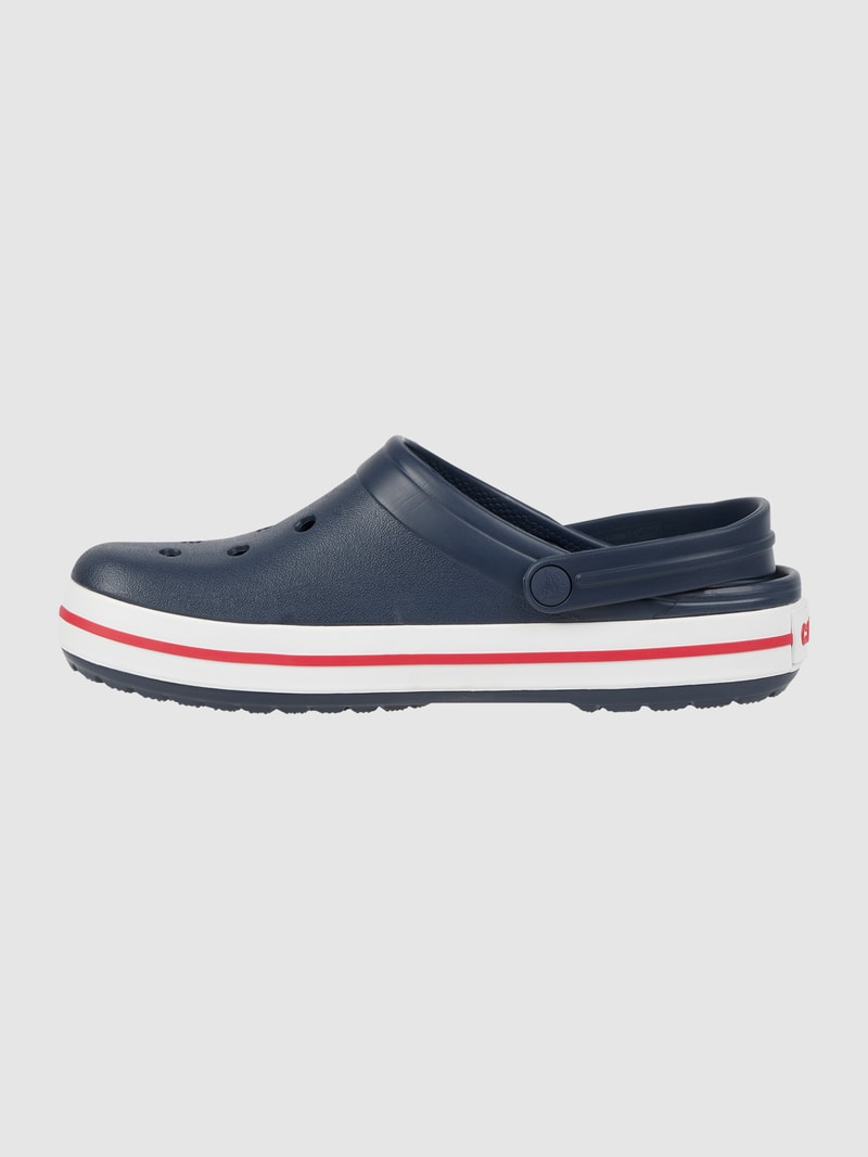 Clogs mit Luftlöchern in dunkelblau