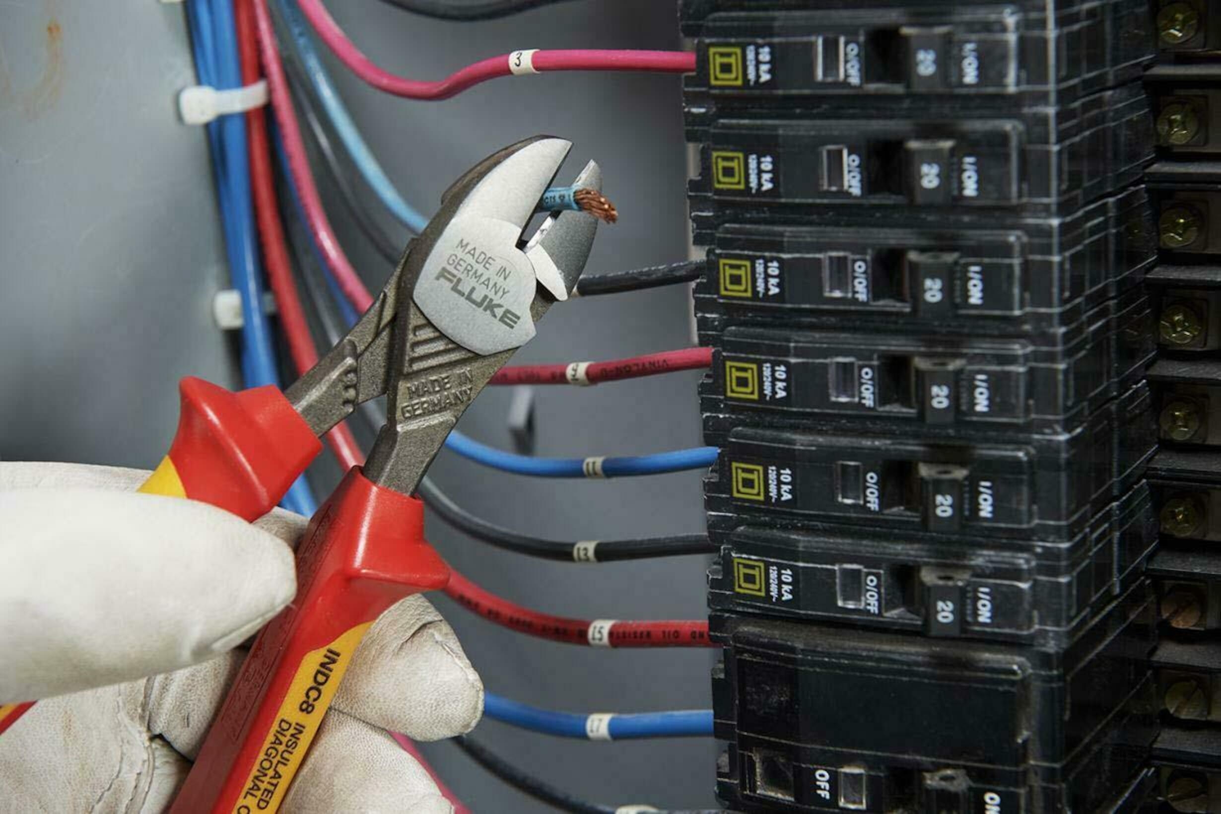 Fluke 40003895 IB117M multimetr pro elektrikáře a 5 izolovaných šroubováků