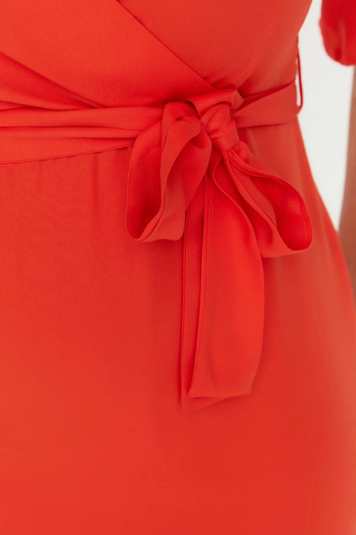 Trendyol Curve  Orangefarbenes, gewebtes, zweireihiges Kleid mit Gürtel TBBSS22EL0541