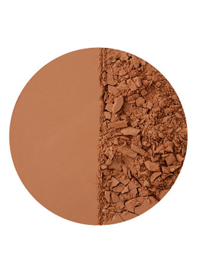 Bronzul aplicat cu aerograf al lui Charlotte Tilbury