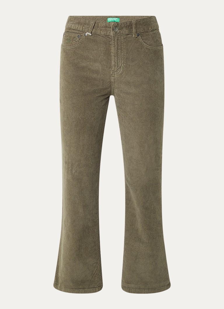 Pantaloni scurți Benetton din catifea reiată, evazați, cu talie medie.