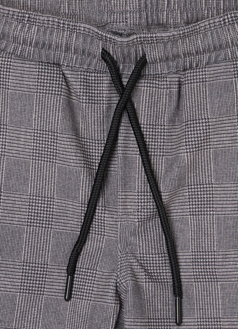Calça cargo Retour Jeans Juan com modelagem afunilada e estampa xadrez.