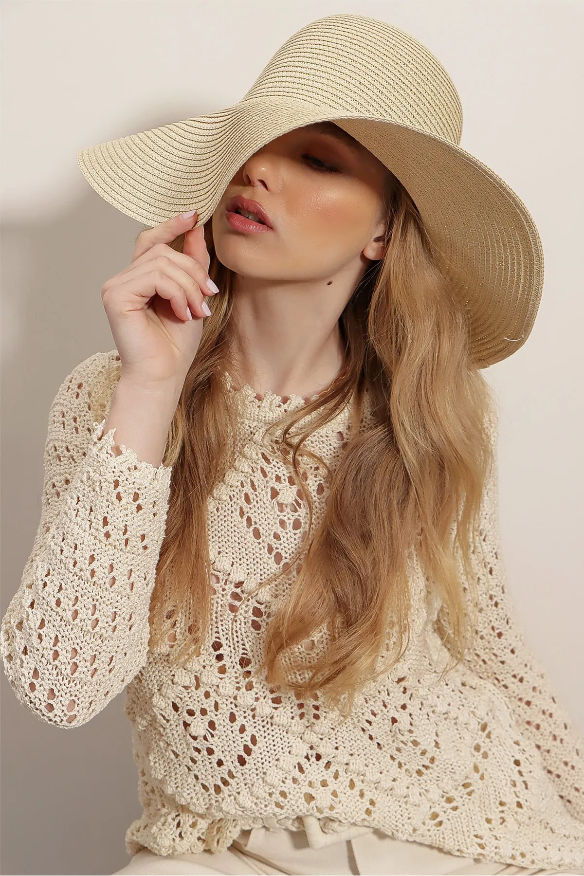 Trend Alaçatı Stili  Breiter Strohhut für Damen in Beige ALC-A2499
