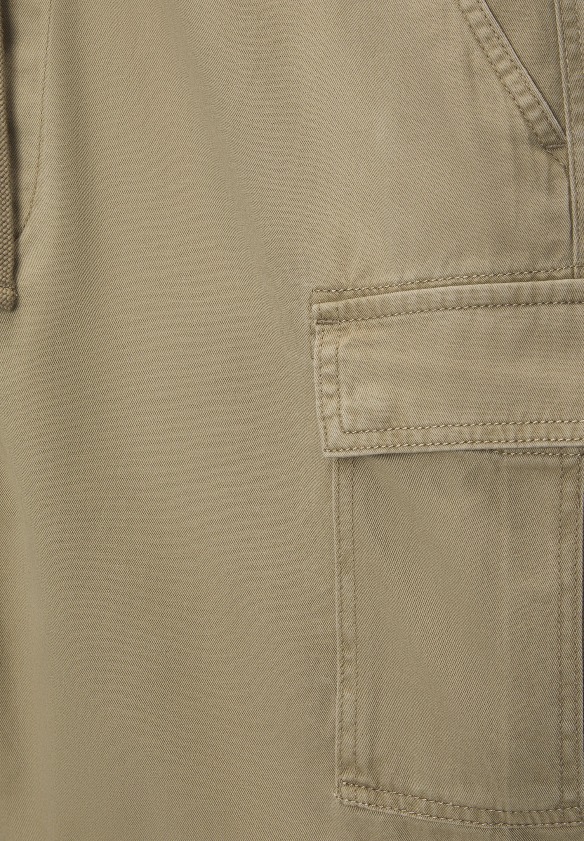 PULL&BEAR BERMUDA - Shorts vaqueros