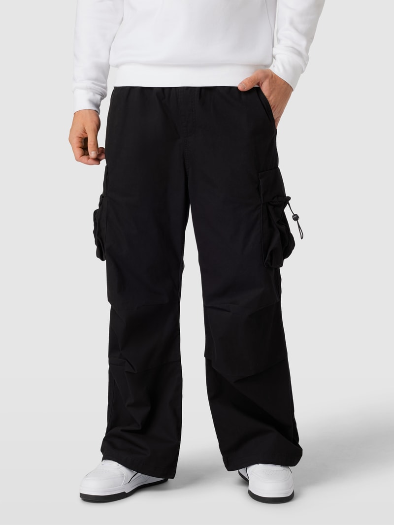 Cargohose mit elastischem Bund in schwarz
