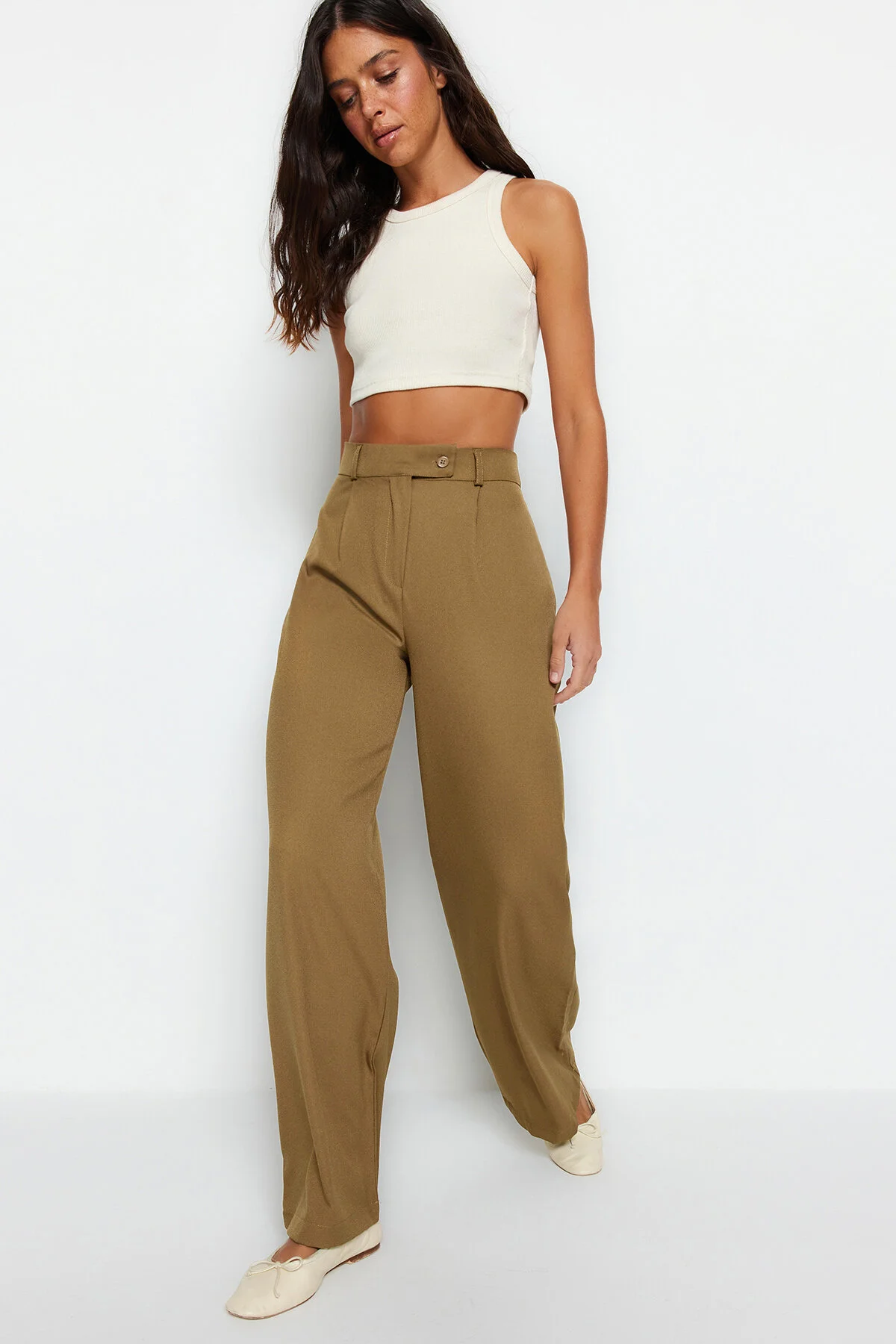 Trendyol Collection  Khakifarbene Hose mit weitem Bein/Webhose mit weitem Bein TWOAW22PL0263