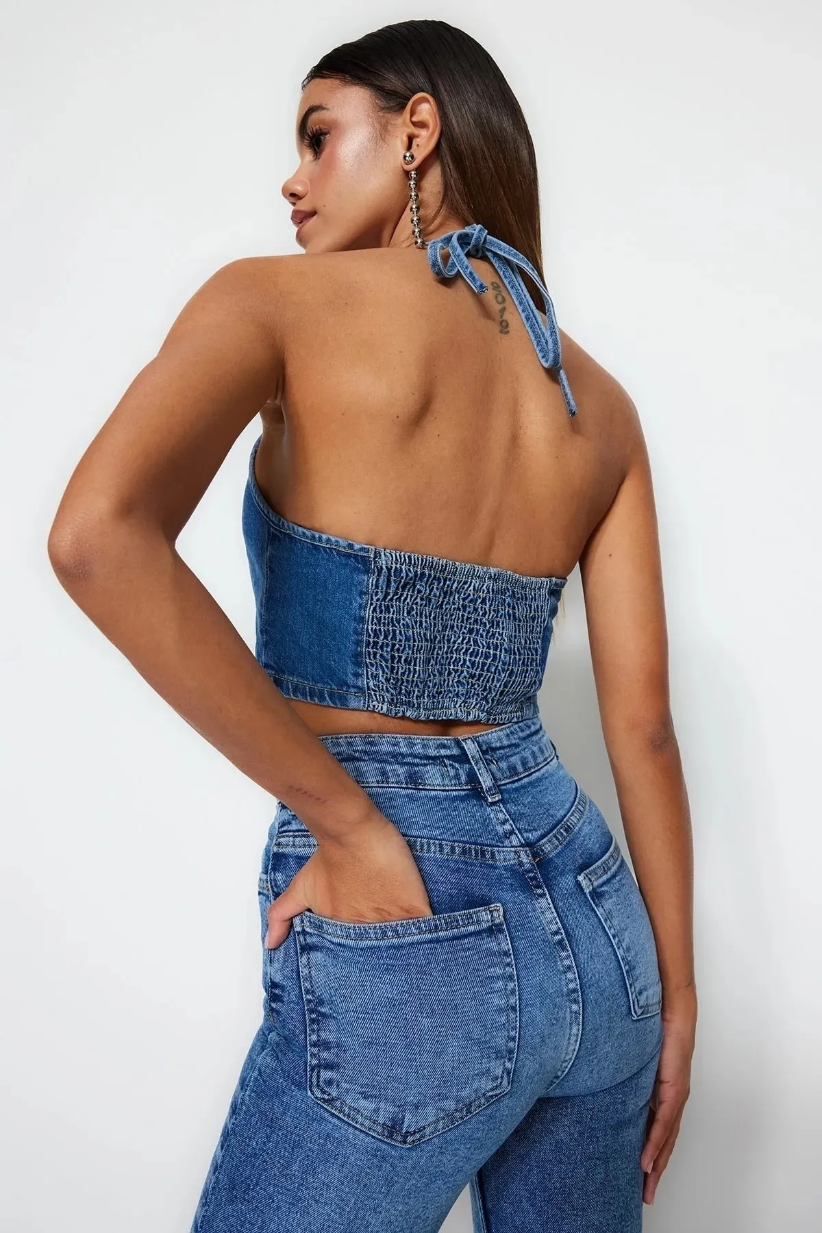 Trendyol Collection  Dunkelblaues Neckholder-Jeans-Bustier TWOSS23BS00011